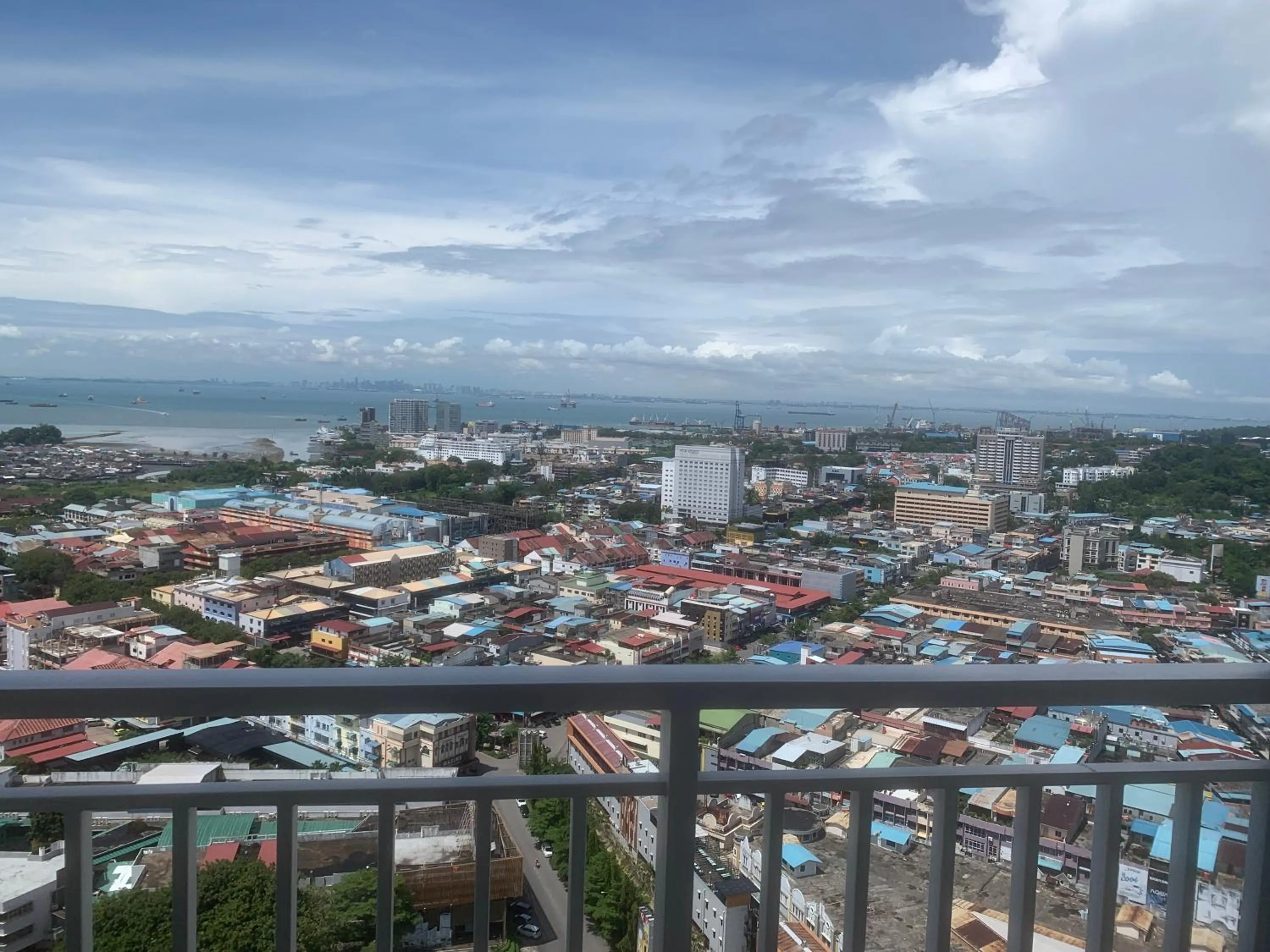 Balcony/Terrace in COMFORTSTAY @Citra Plaza Nagoya #32-08 ( Sea View )