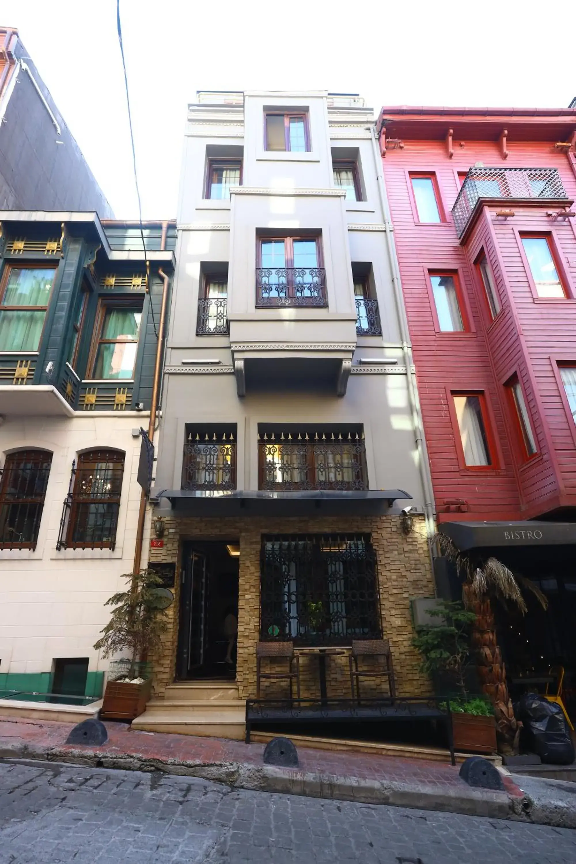 Property building in Zendy Suite Hotel Property building in Zendy Suite Hotel