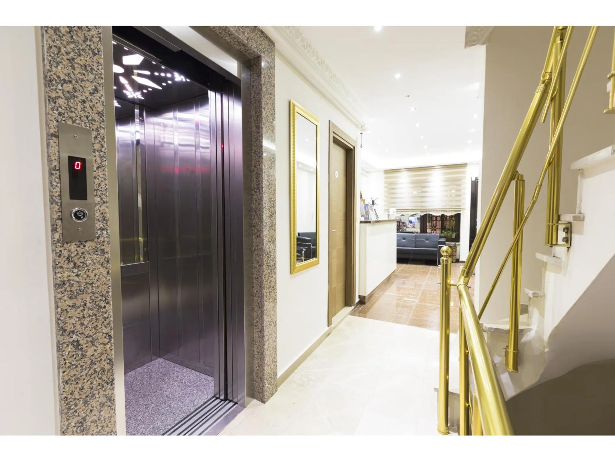 Communal lounge/ TV room in Zendy Suite Hotel