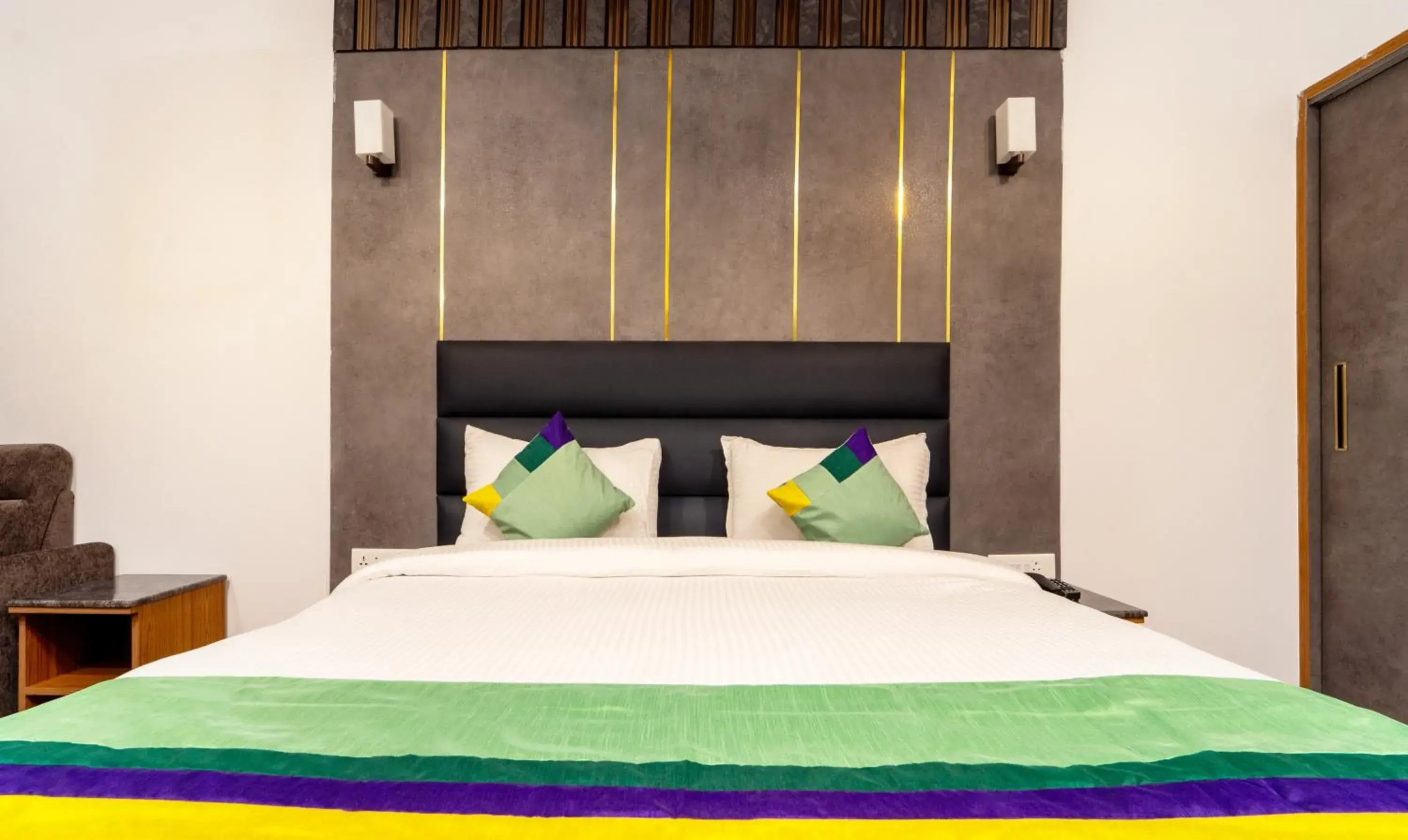 Bedroom, Bed in Treebo Skydale Premium Suites, 1500 Mtrs From Ooty Lake Bedroom, Bed in Treebo Skydale Premium Suites, 1500 Mtrs From Ooty Lake