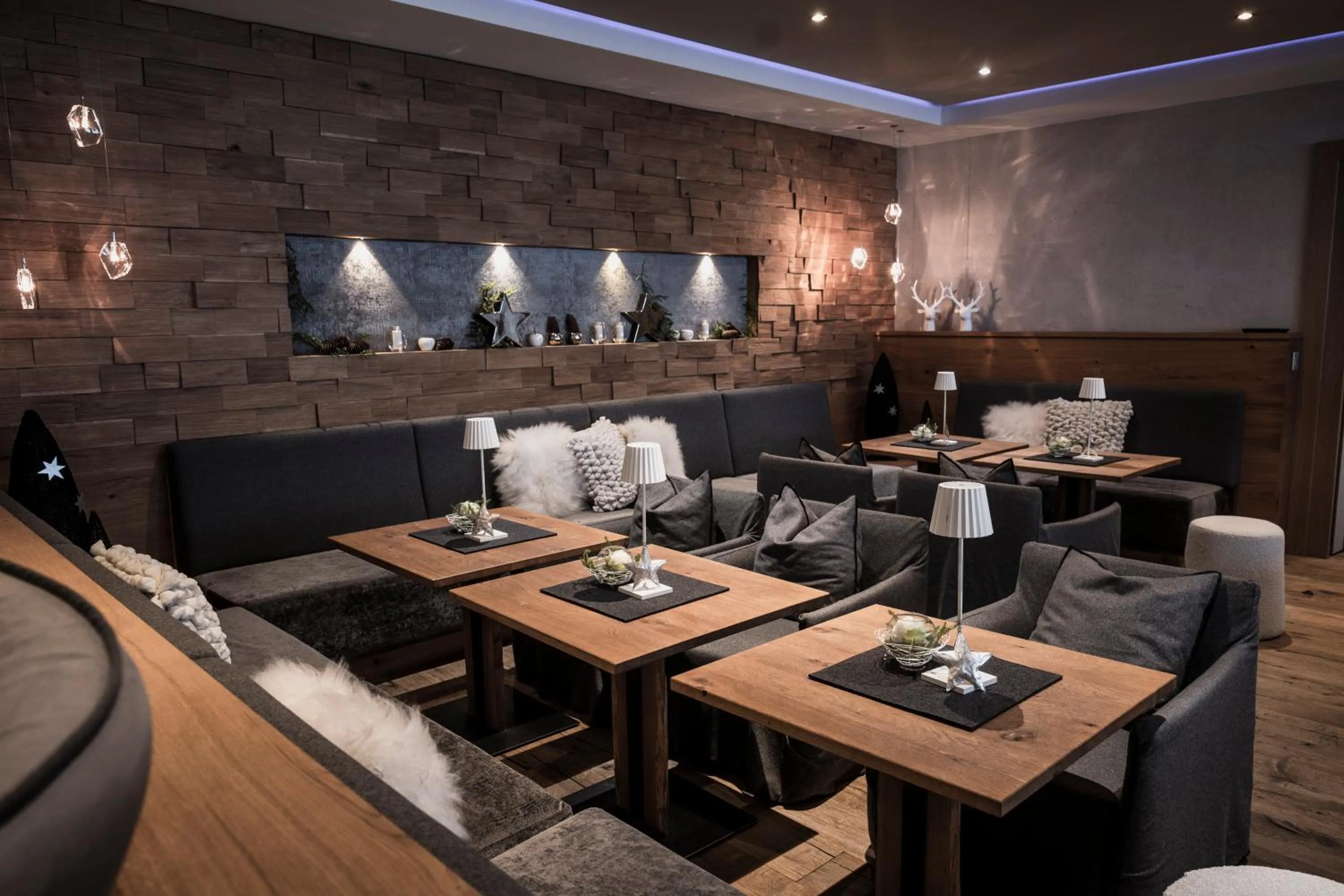 Communal lounge/ TV room in Verwöhn-Wellnesshotel Walserhof