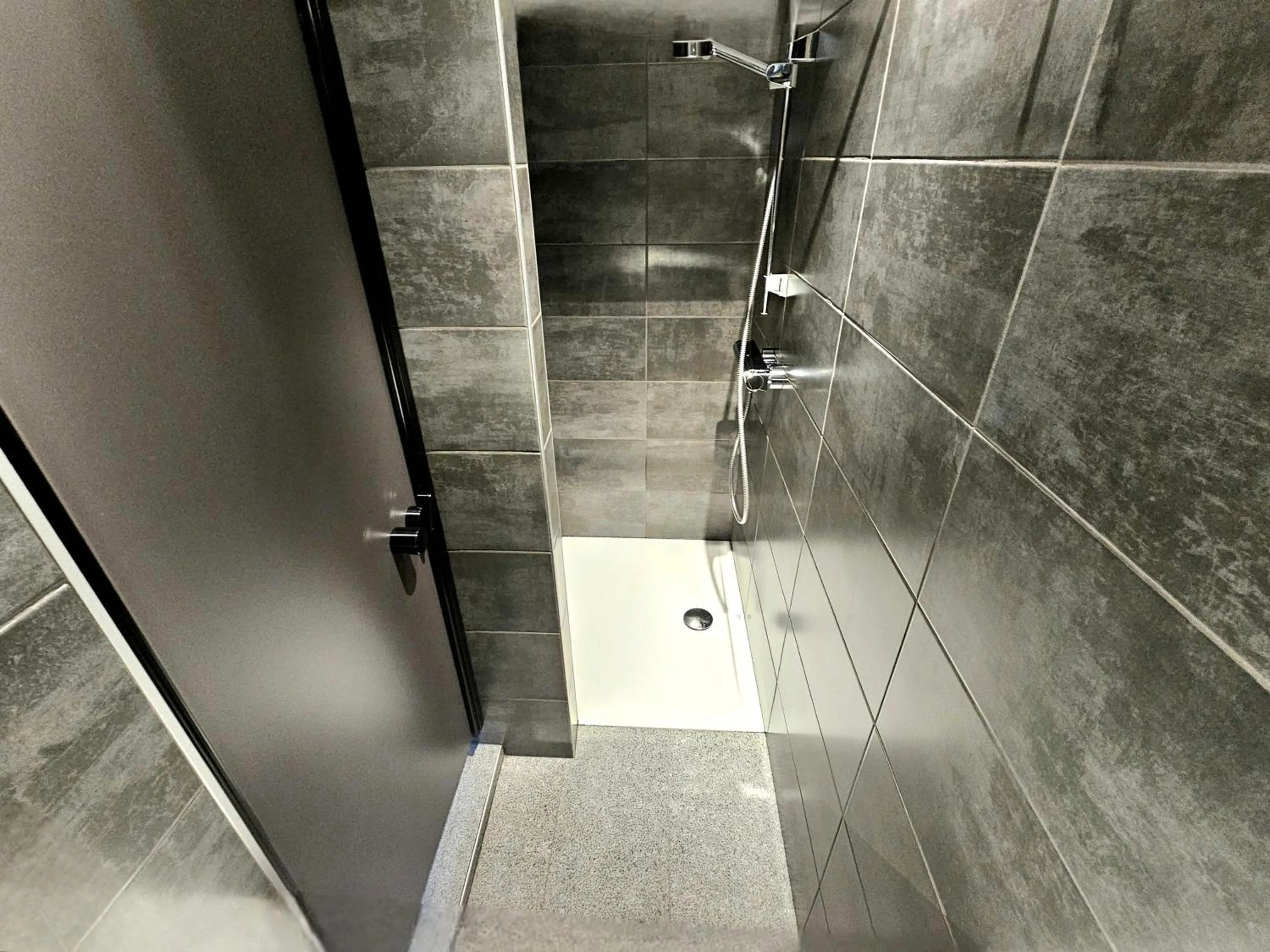 Shower in HI Malmedy Hostel