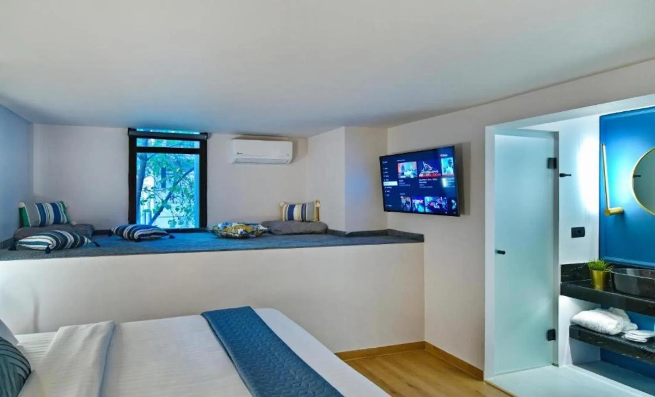 Bed in CITYLUXE Suites & Rooms