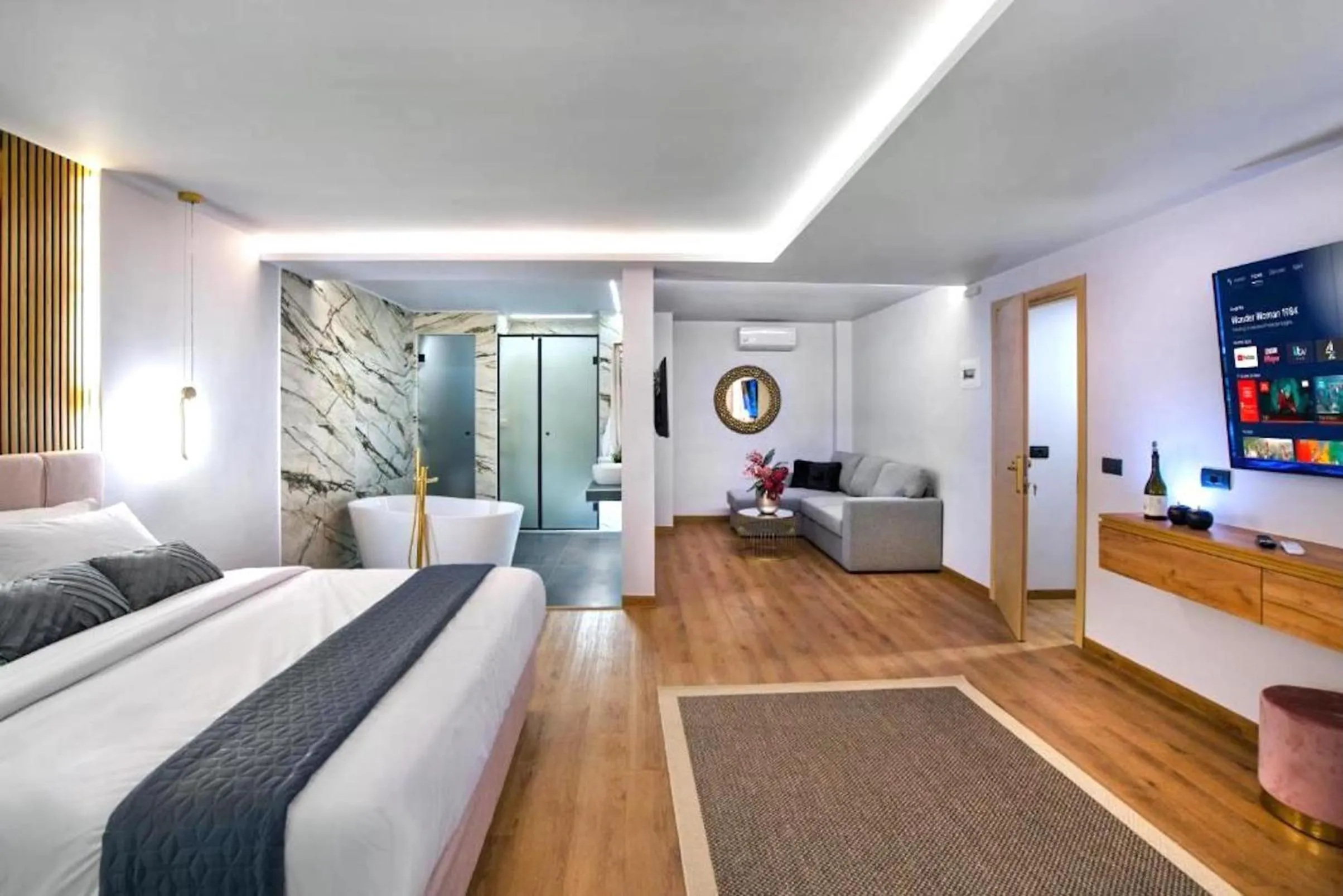 Bed in CITYLUXE Suites & Rooms