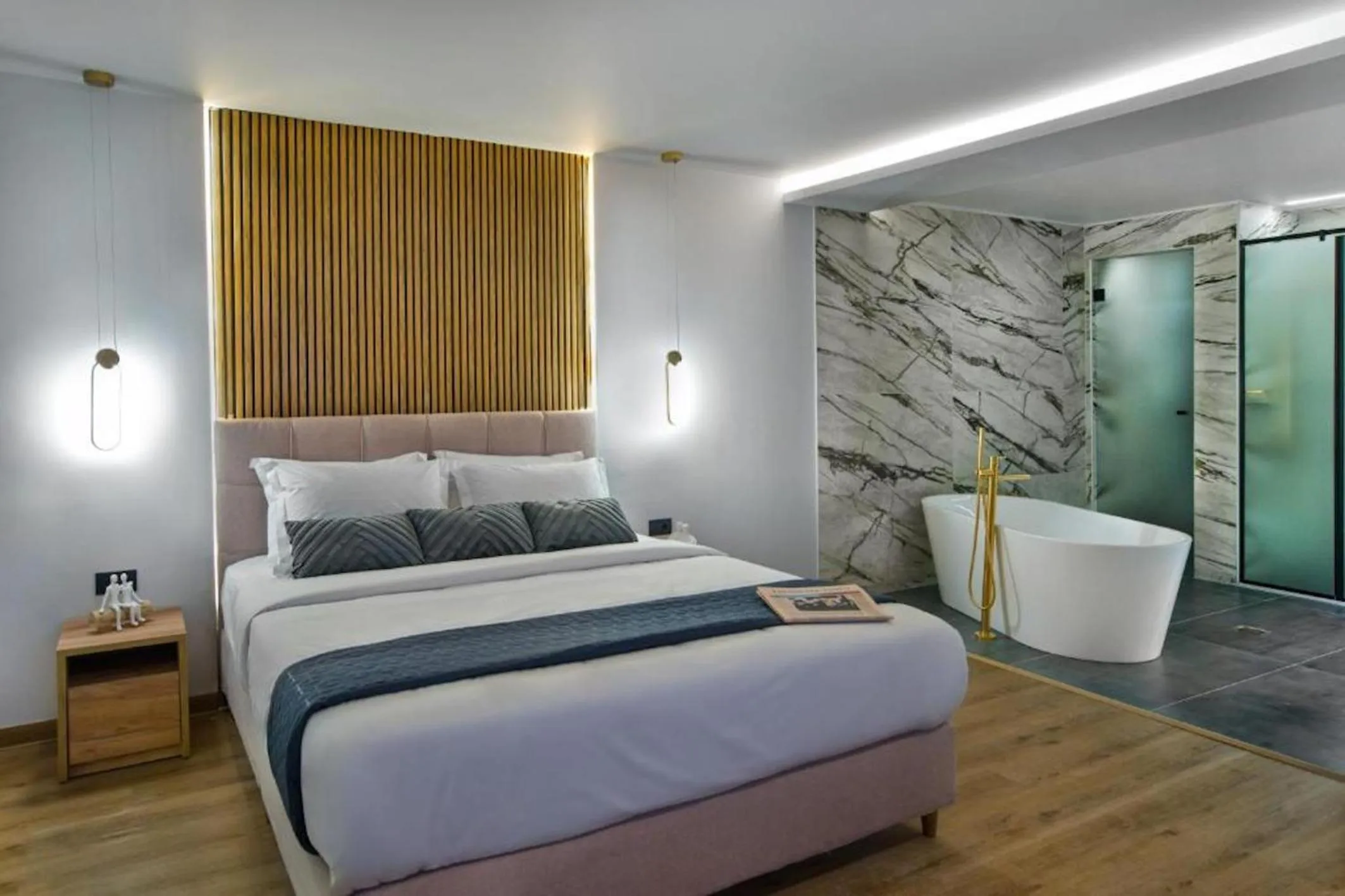 Bed in CITYLUXE Suites & Rooms