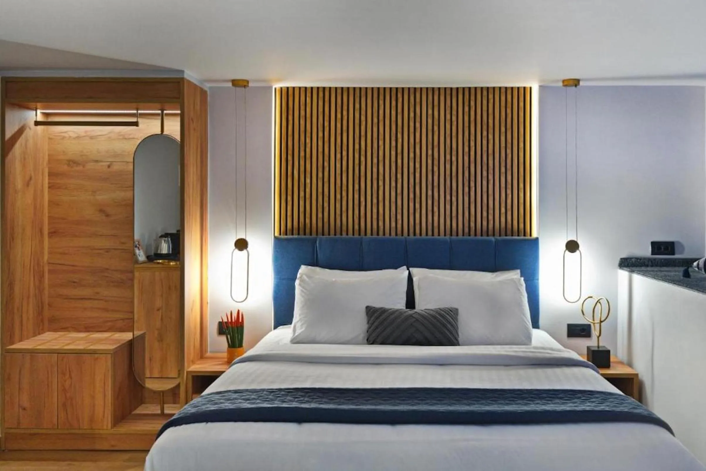 Bed in CITYLUXE Suites & Rooms