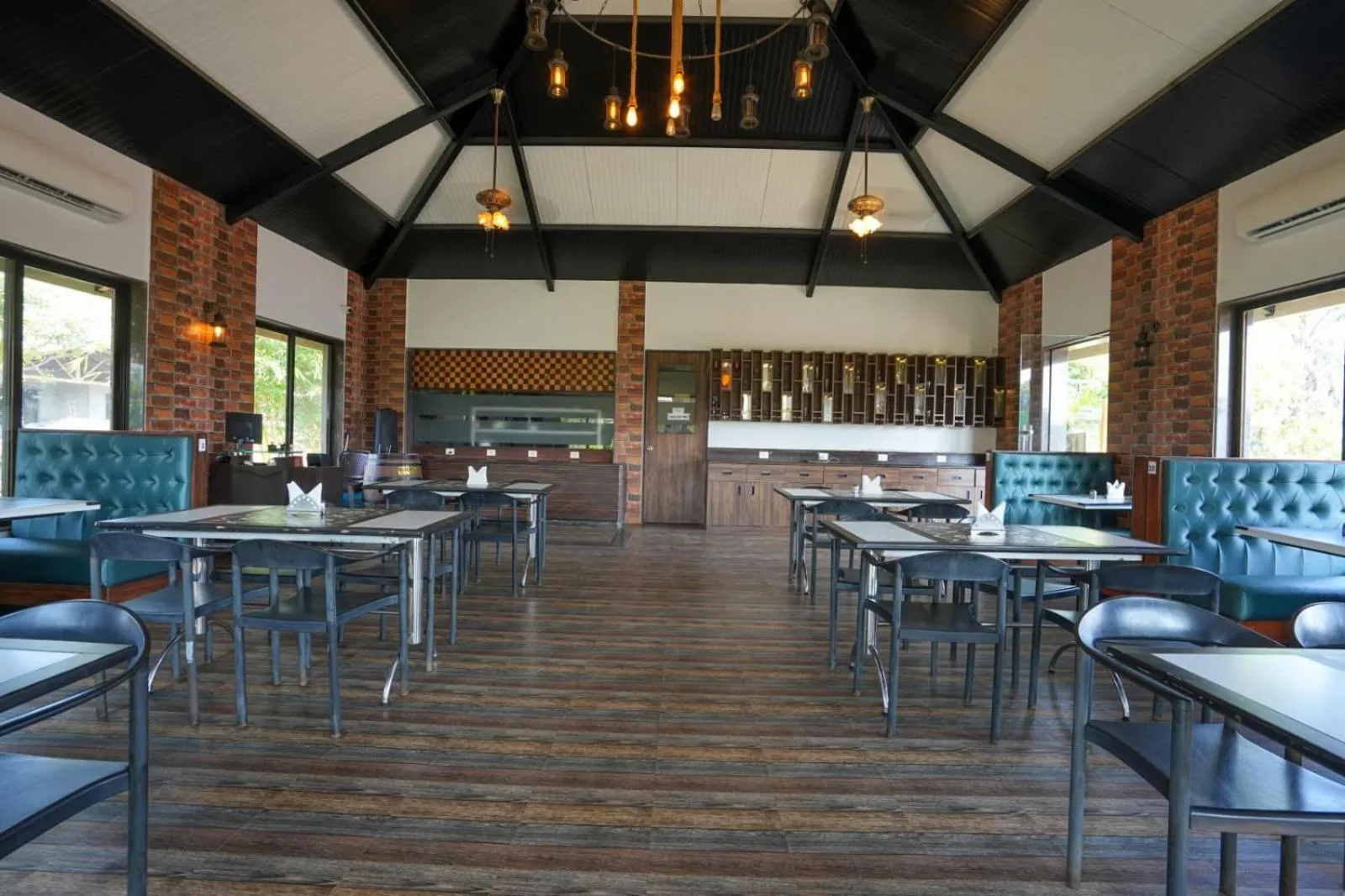 Restaurant/places to eat in E&G Green Courts Resort at Koroli Hill Station