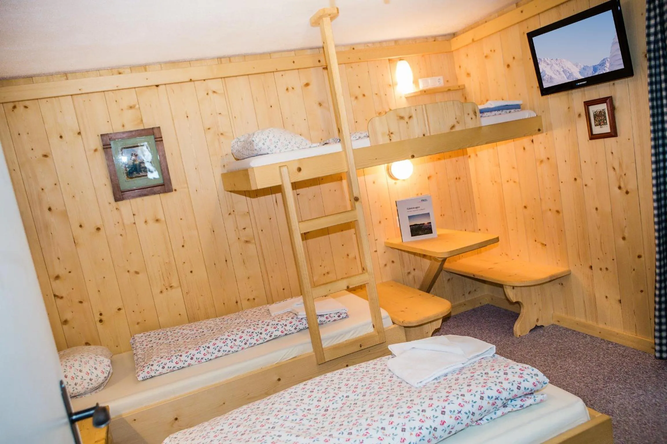 Photo of the whole room, Bed in Alpengasthof Paletti