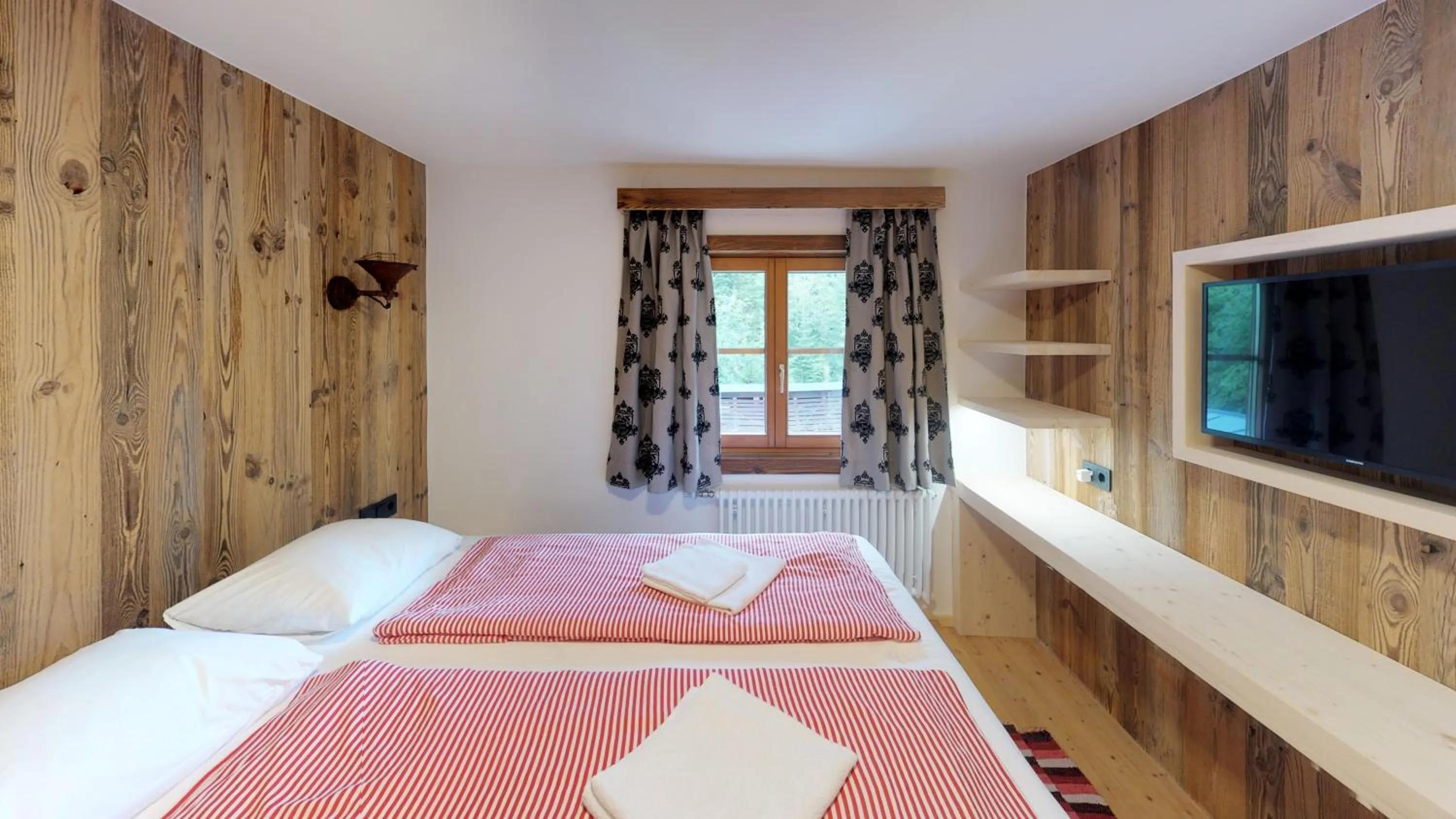 Photo of the whole room, Bed in Alpengasthof Paletti