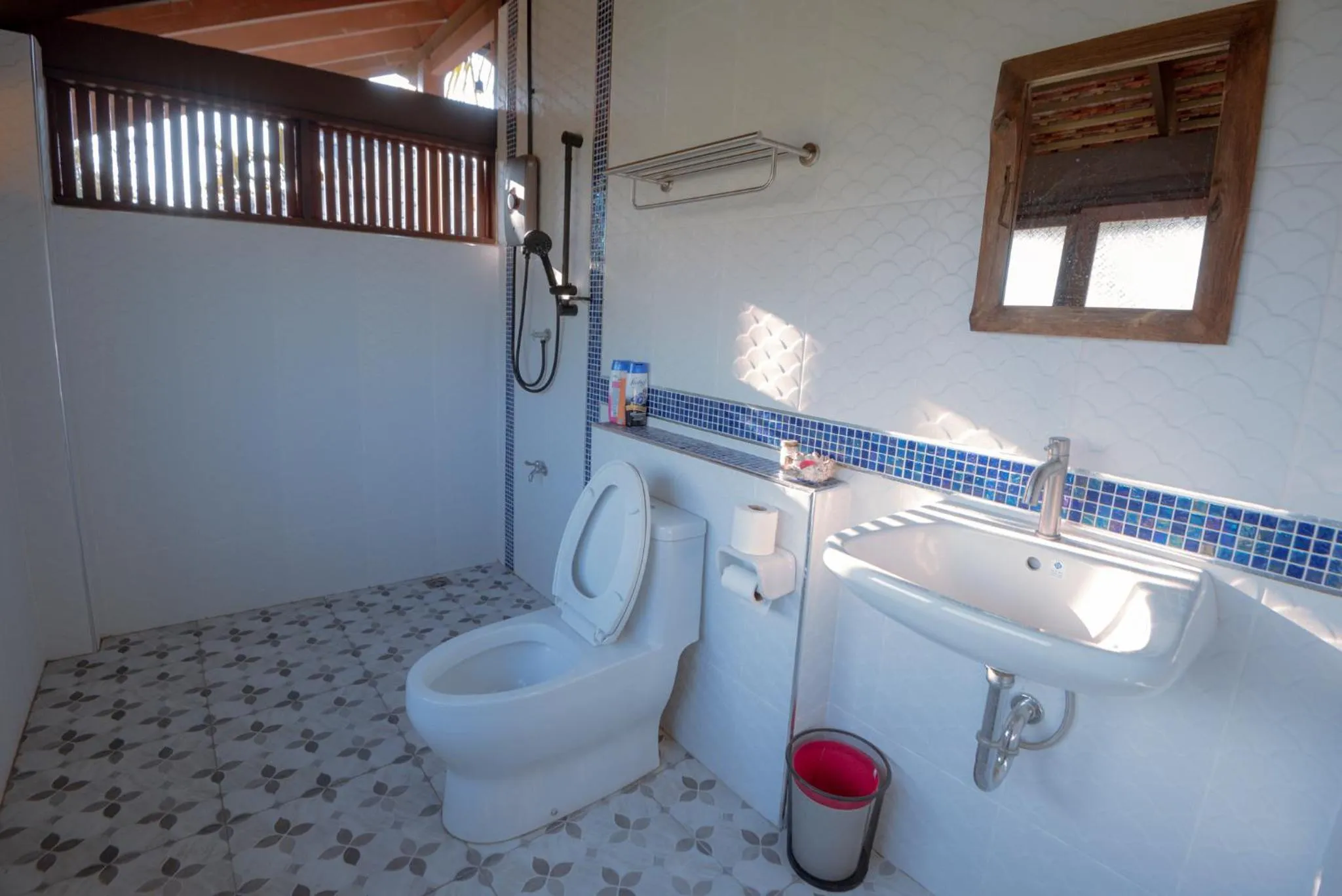 Shower in Lanna Localstay