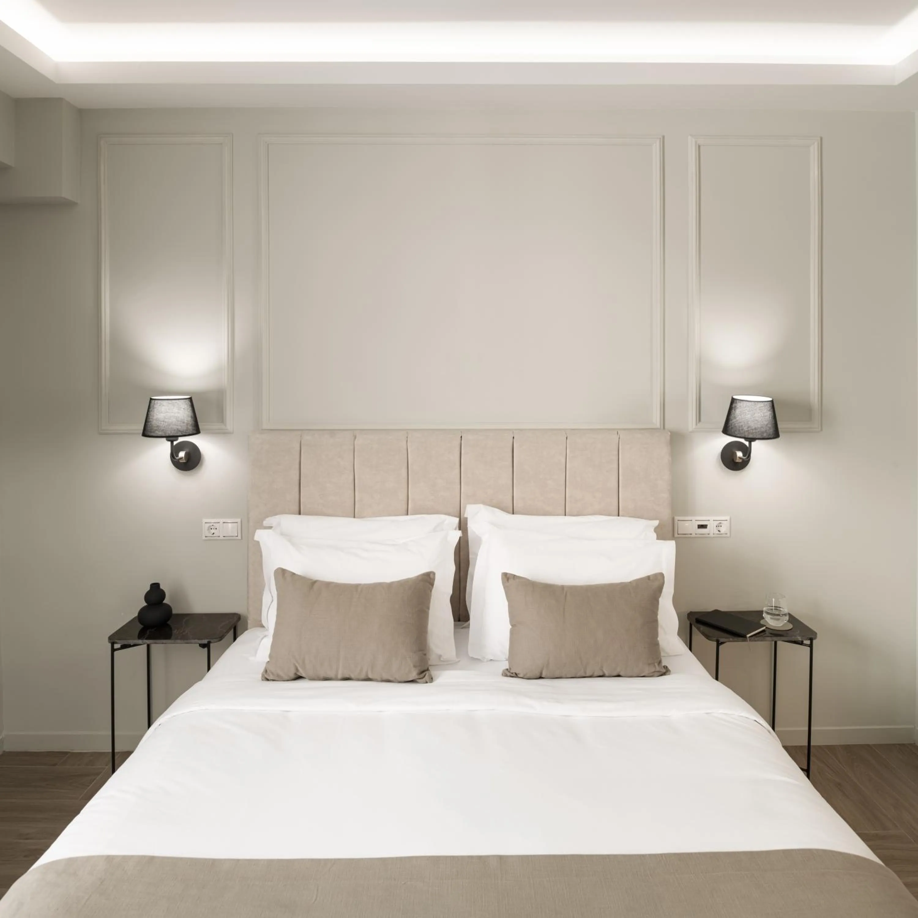 Bed in ASTIKON Xenofontos Suites