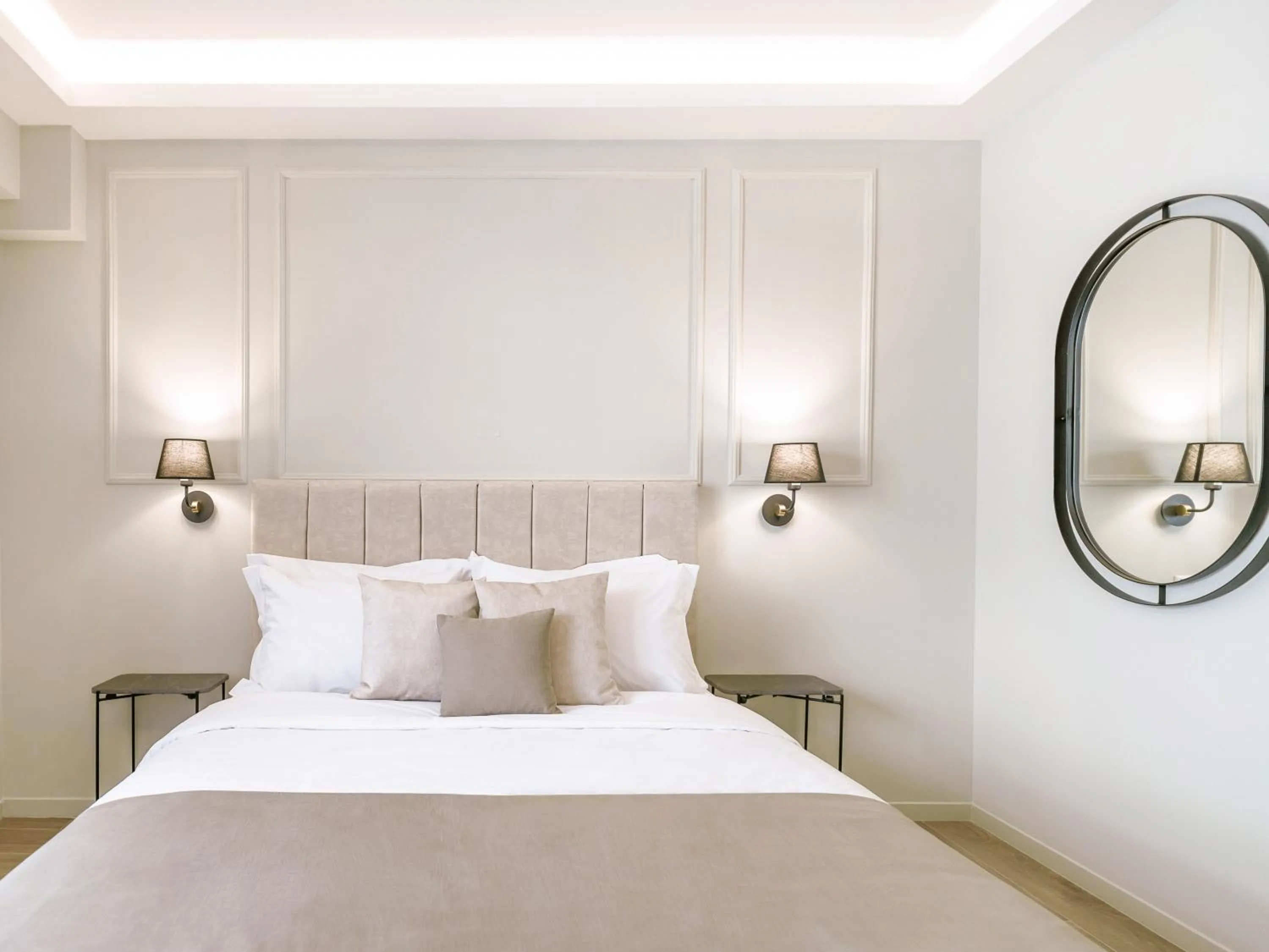 Bed in ASTIKON Xenofontos Suites