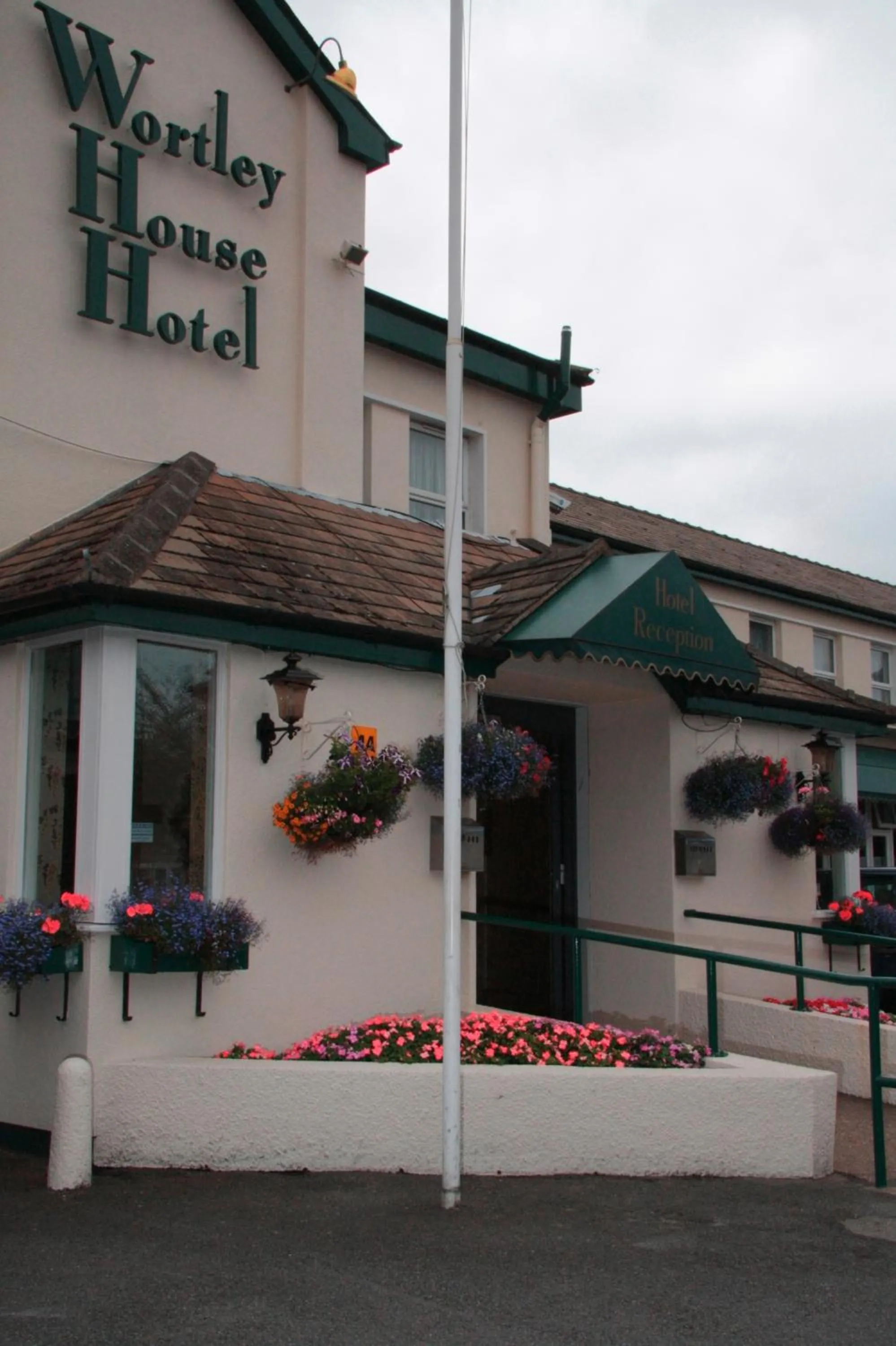 Facade/entrance in Wortley House Hotel