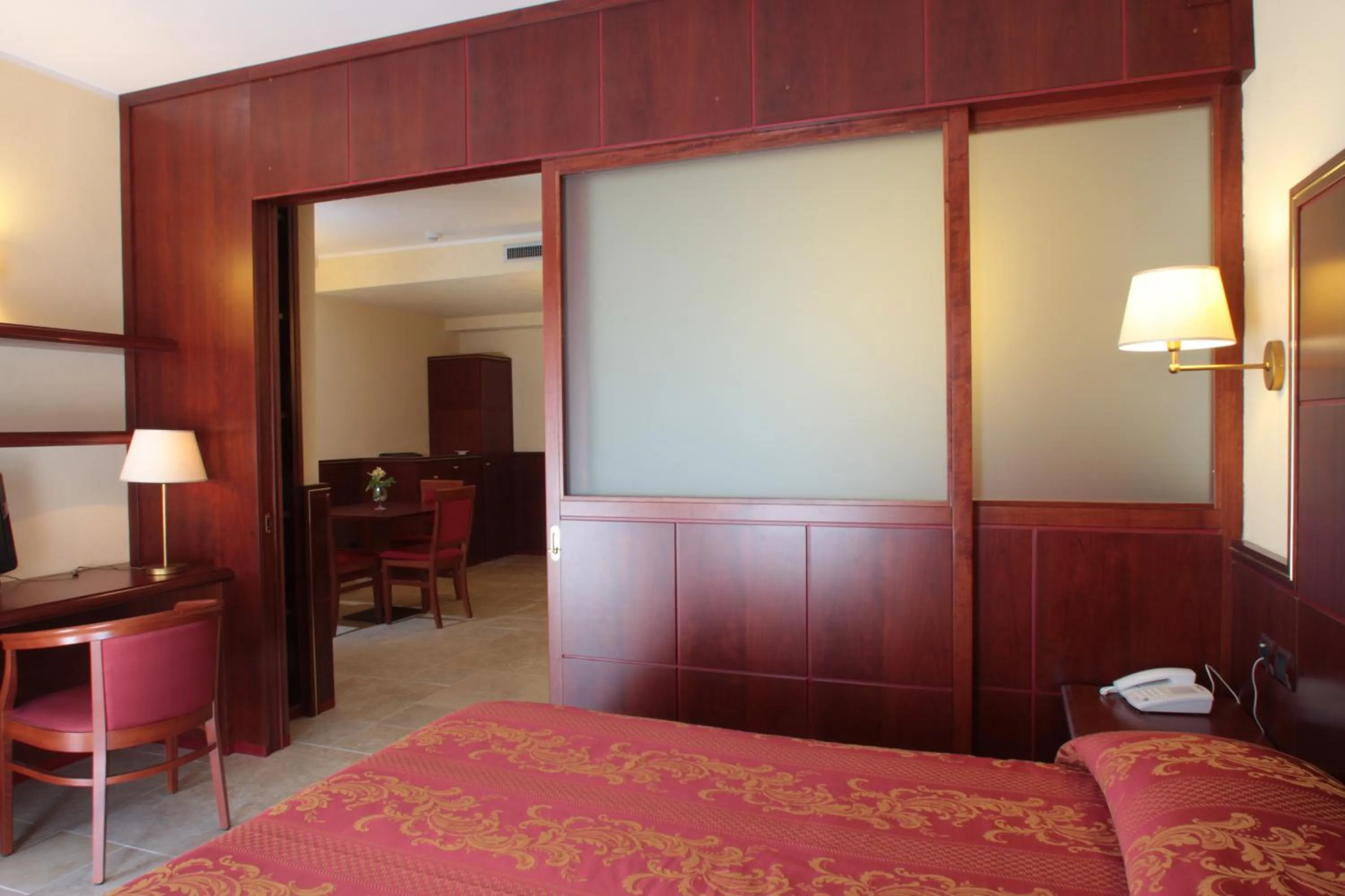 TV and multimedia, Bed in Hotel Relais dei Normanni