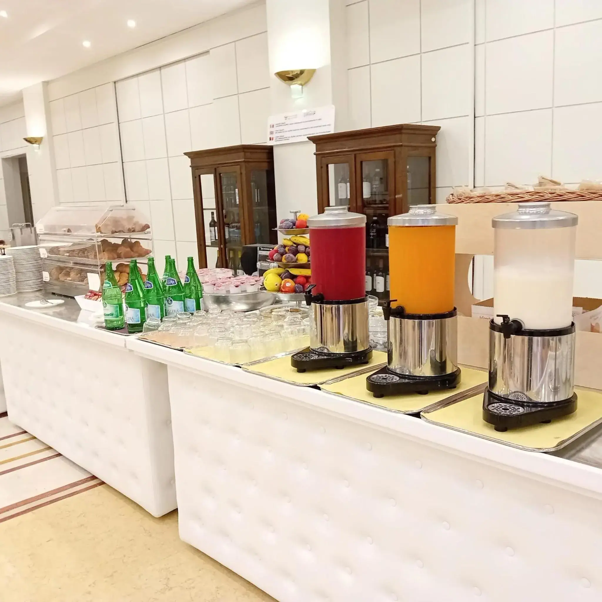 Breakfast in Hotel Relais dei Normanni Breakfast in Hotel Relais dei Normanni