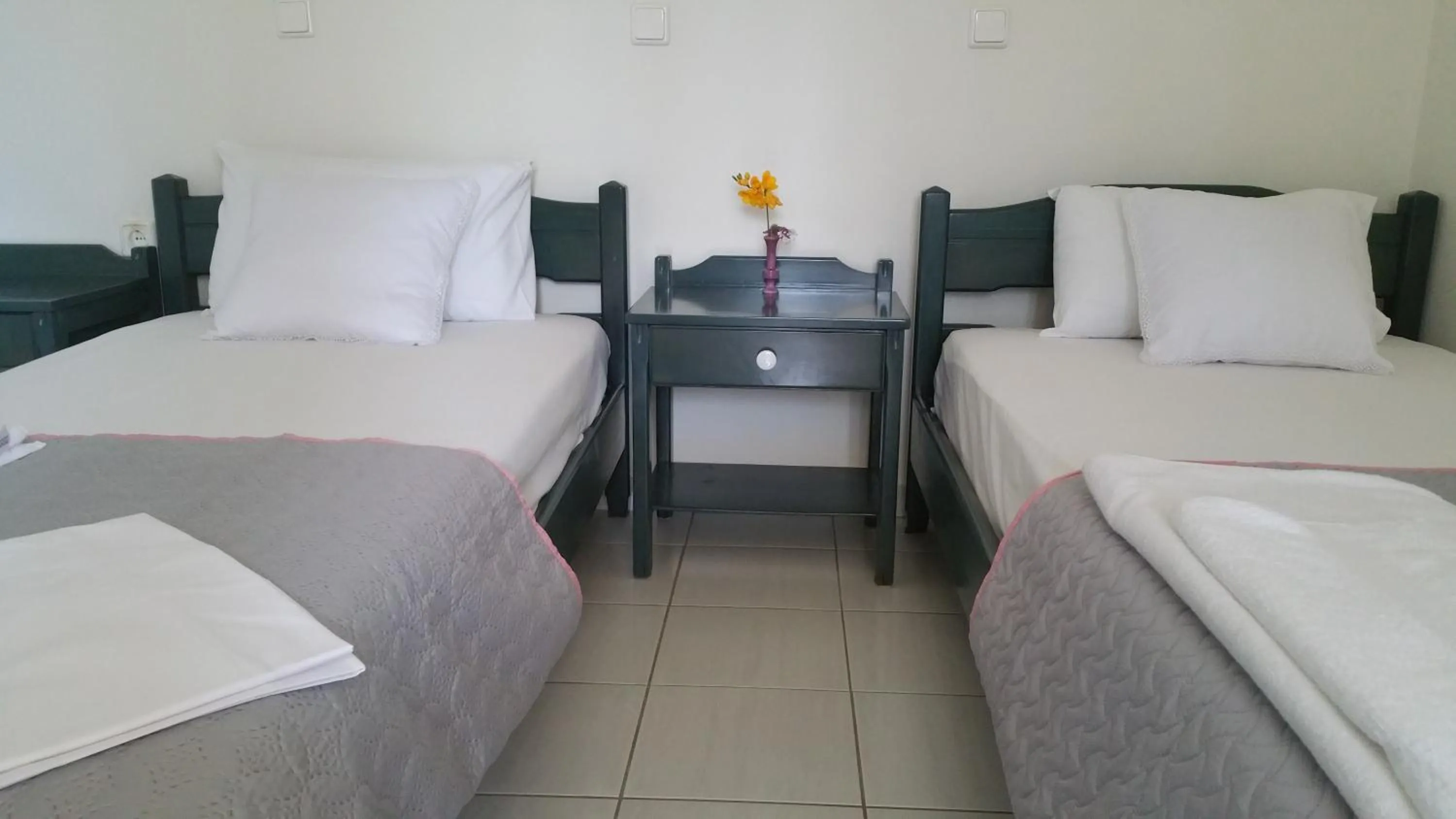 Bedroom, Bed in Zinovia