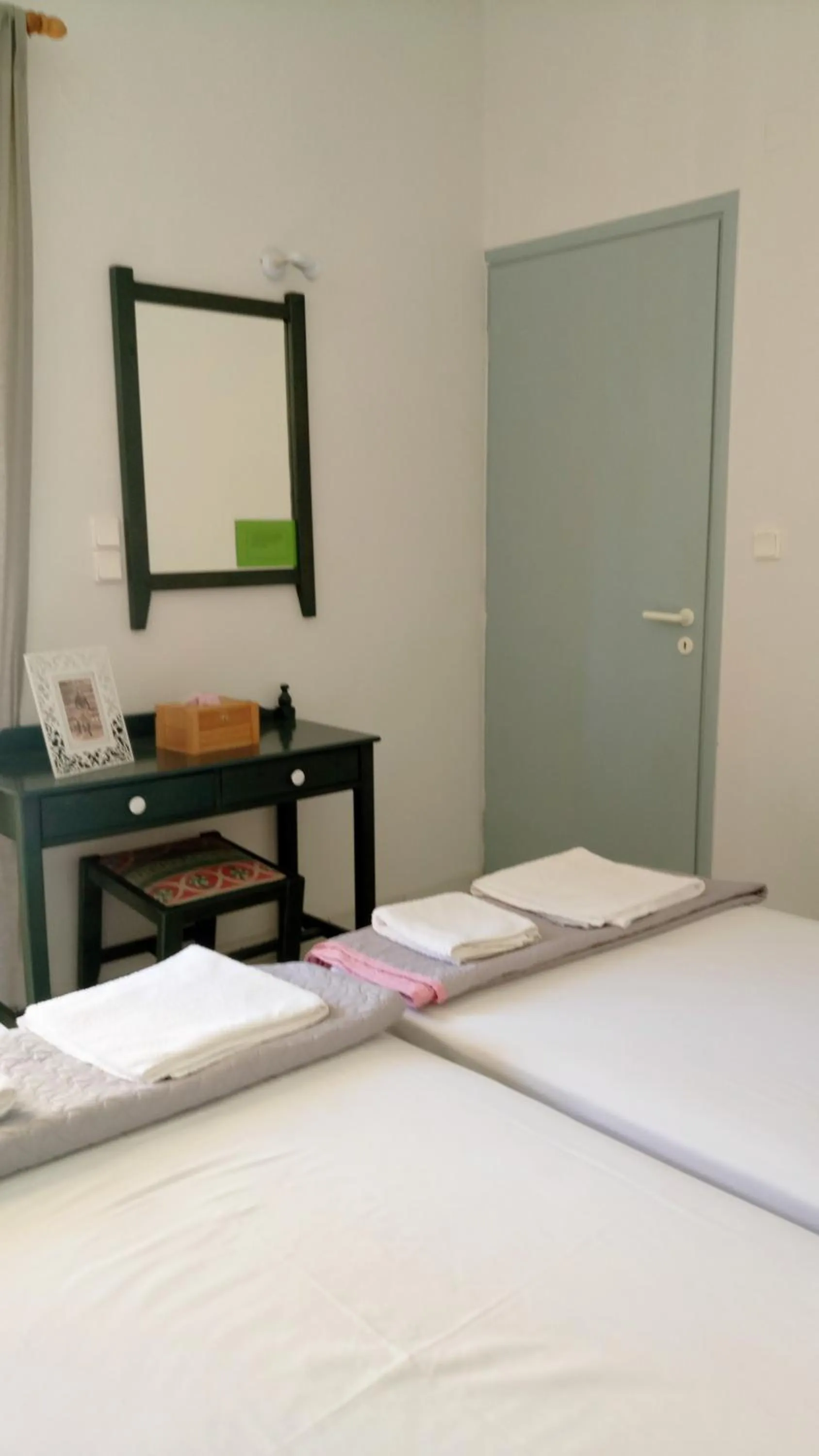 Bedroom, Bed in Zinovia