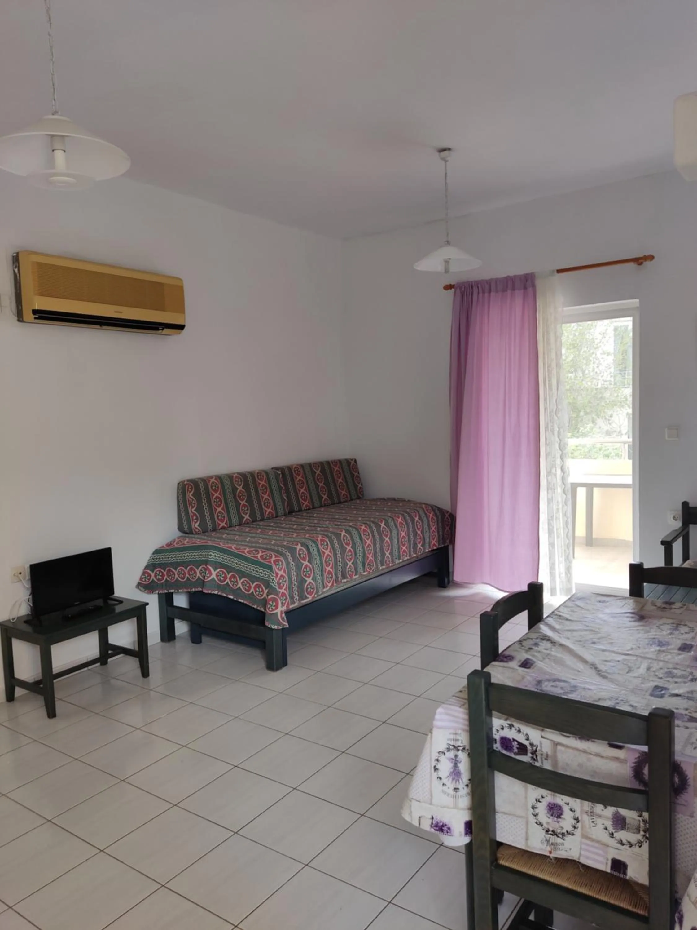 Living room, Bed in Zinovia