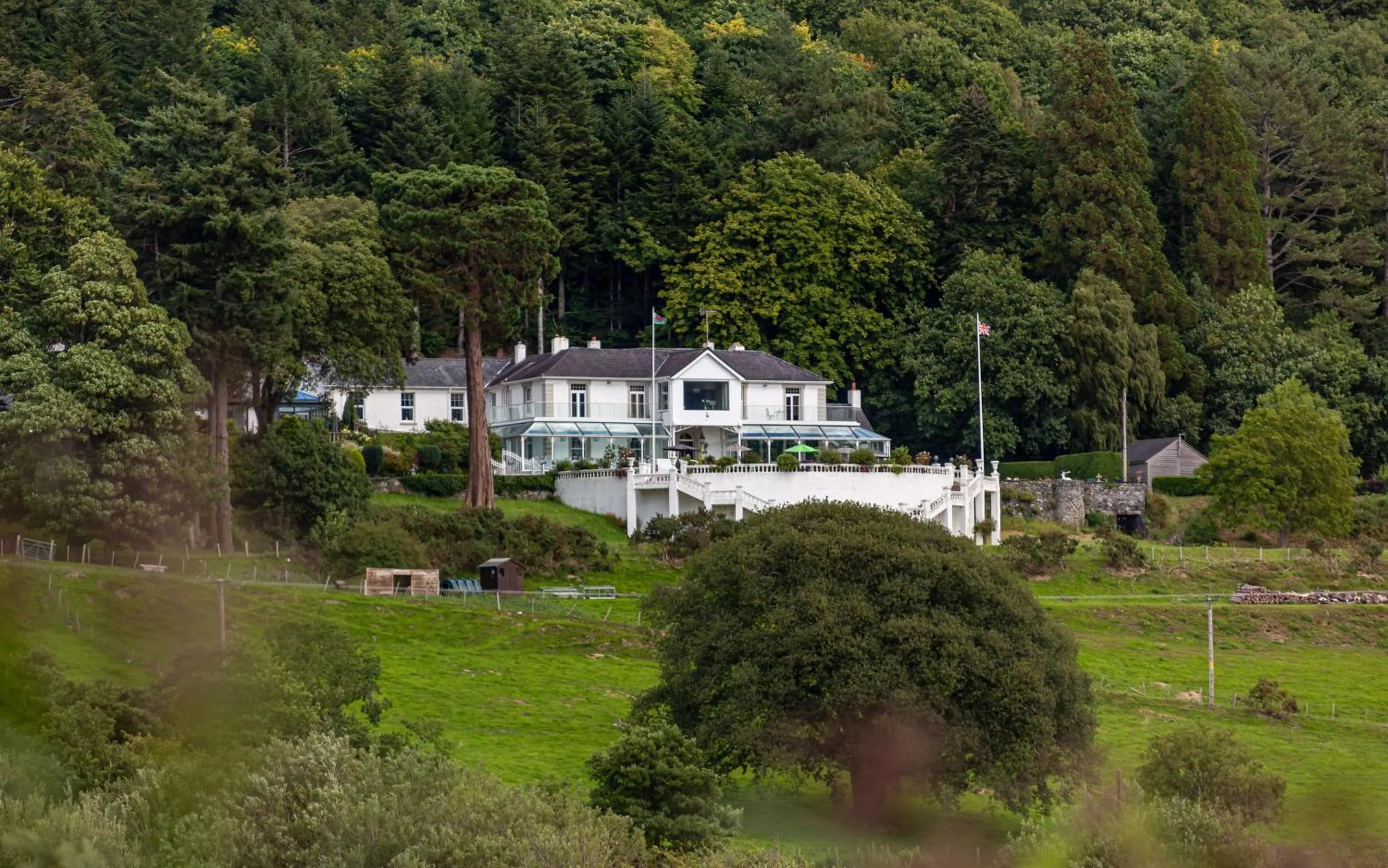 Property building in Plas Maenan