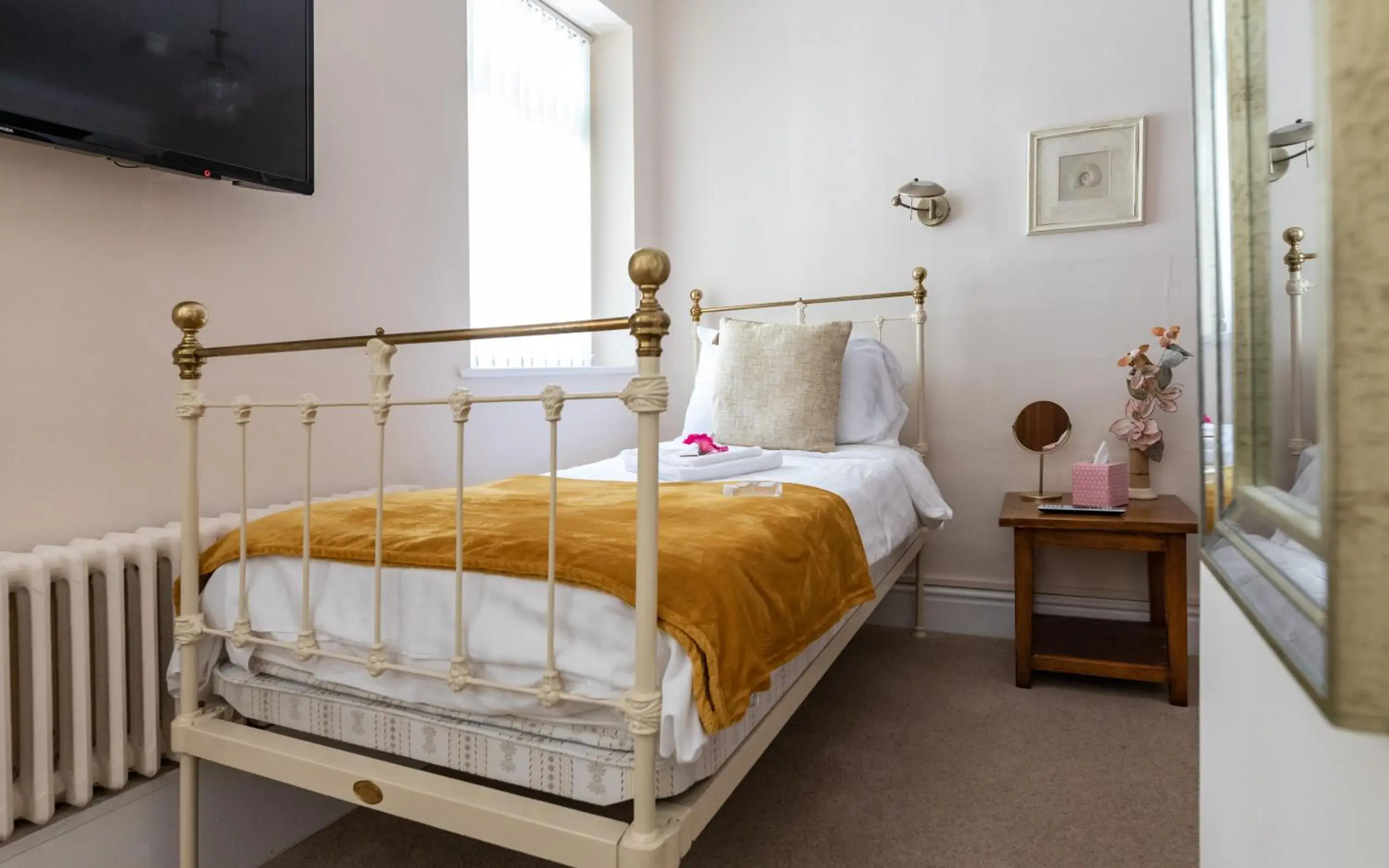 Standard Twin Room in Plas Maenan Standard Twin Room in Plas Maenan