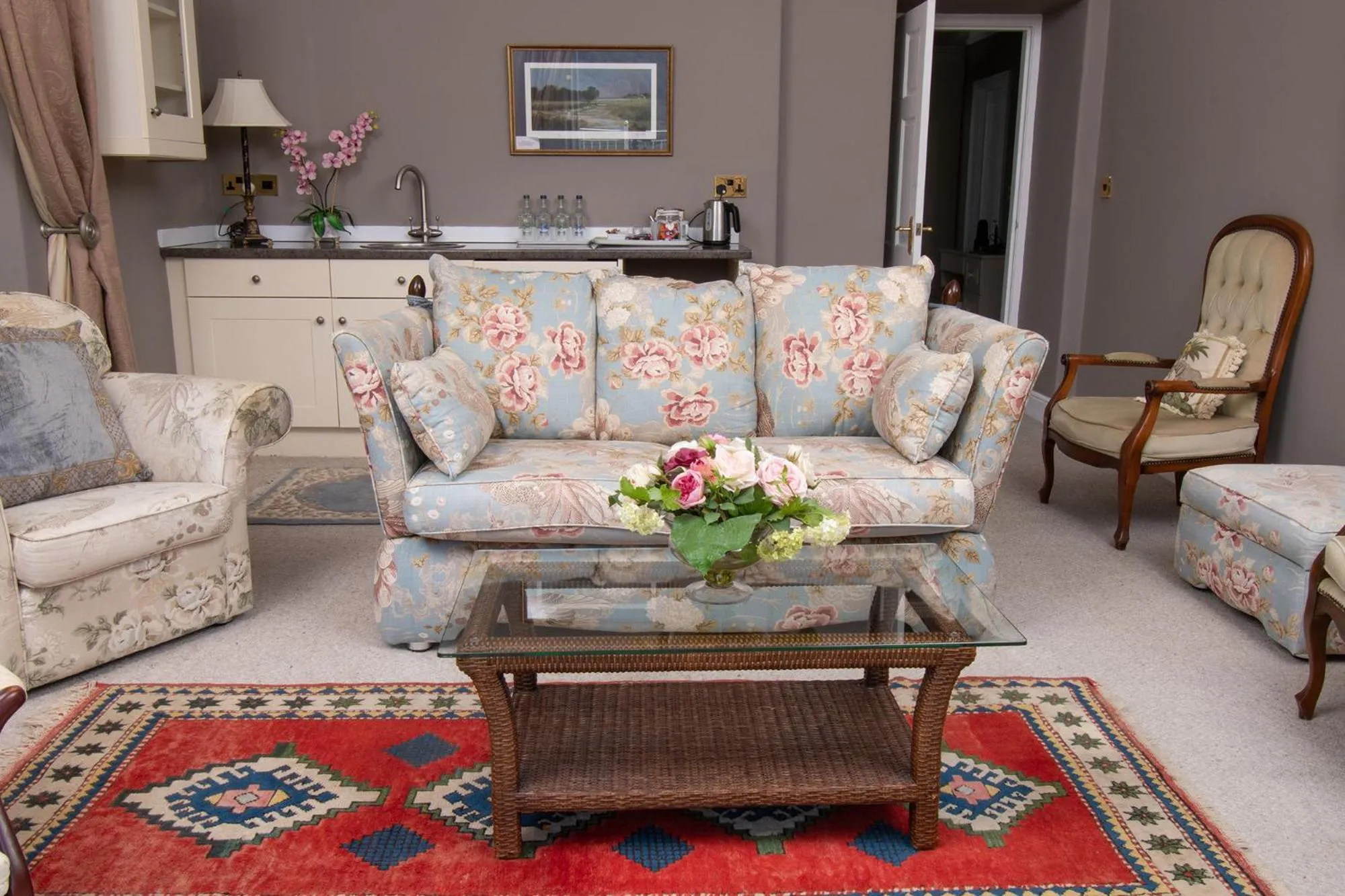 Photo of the whole room in Plas Maenan