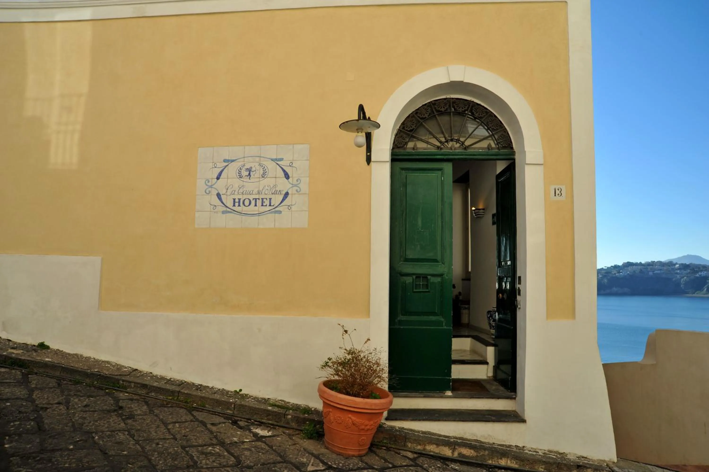 Facade/entrance in Hotel La Casa sul Mare