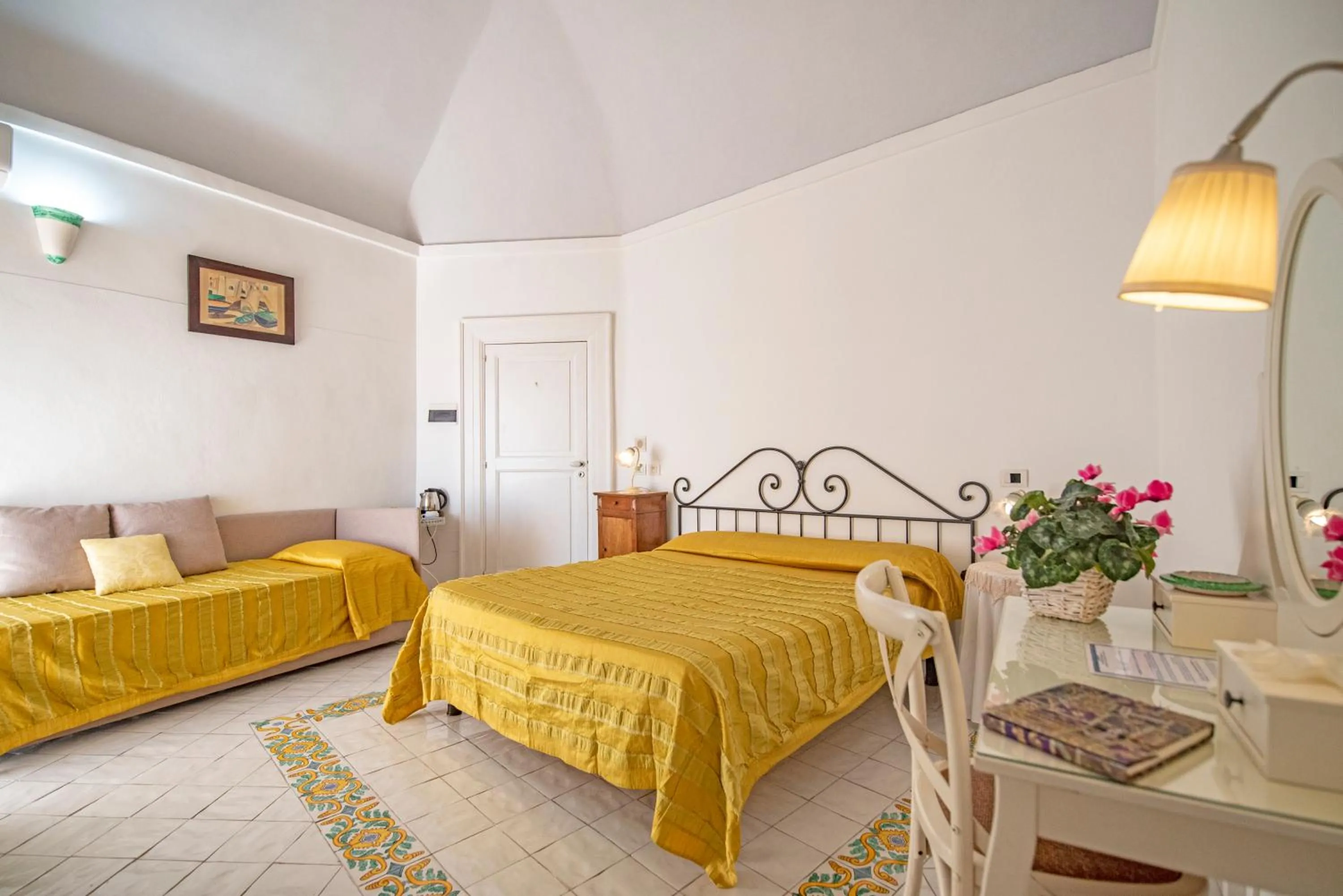 Photo of the whole room, Bed in Hotel La Casa sul Mare