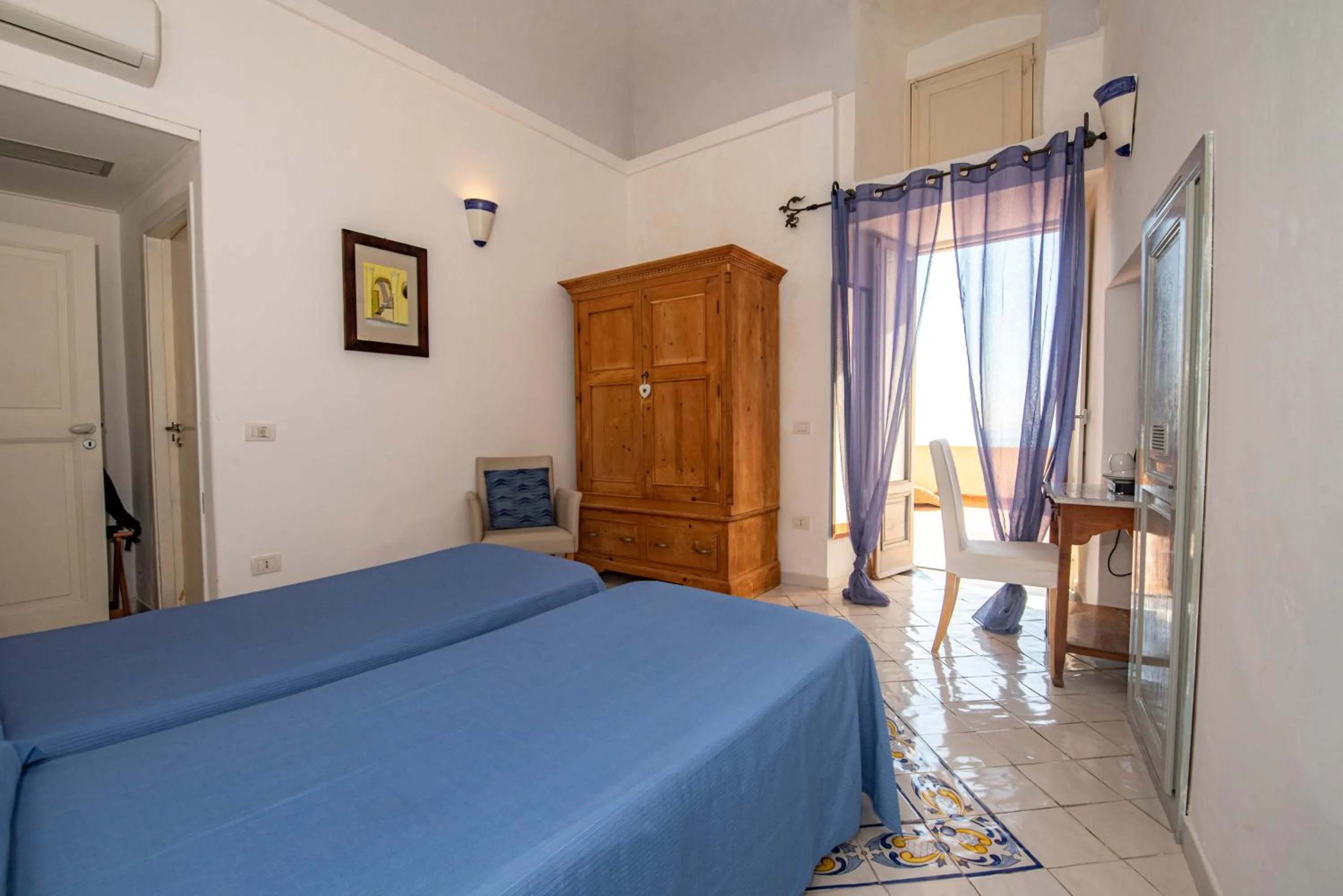 Photo of the whole room, Bed in Hotel La Casa sul Mare
