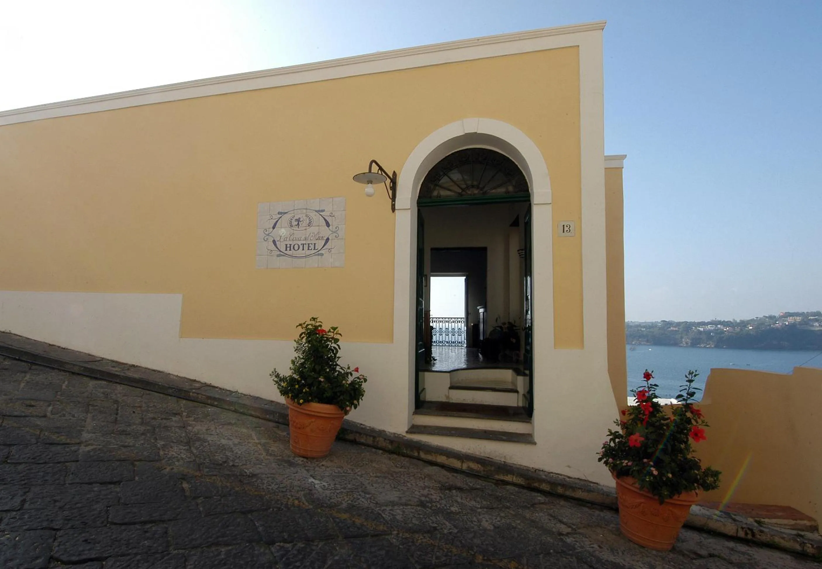 Facade/entrance in Hotel La Casa sul Mare