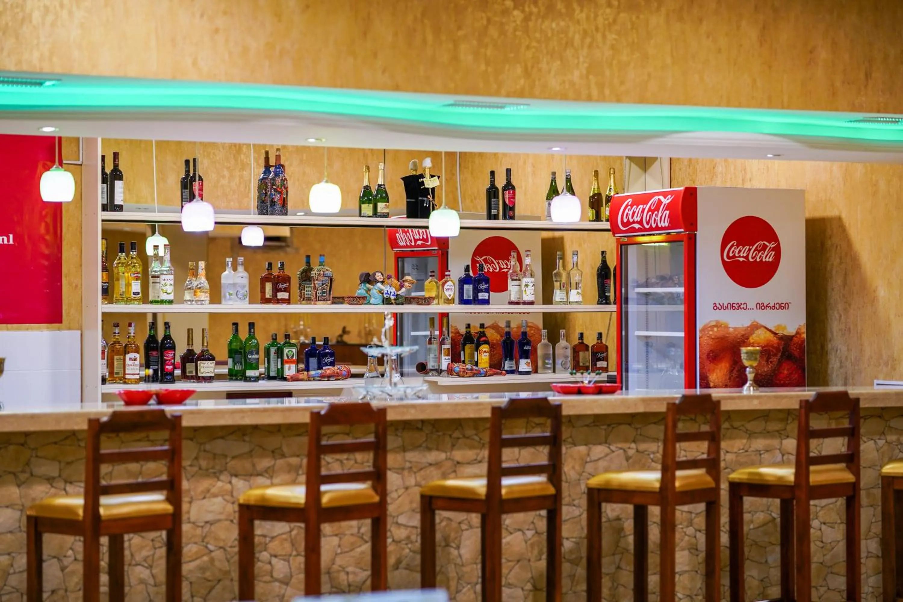 Restaurant/places to eat in Natali Hotel