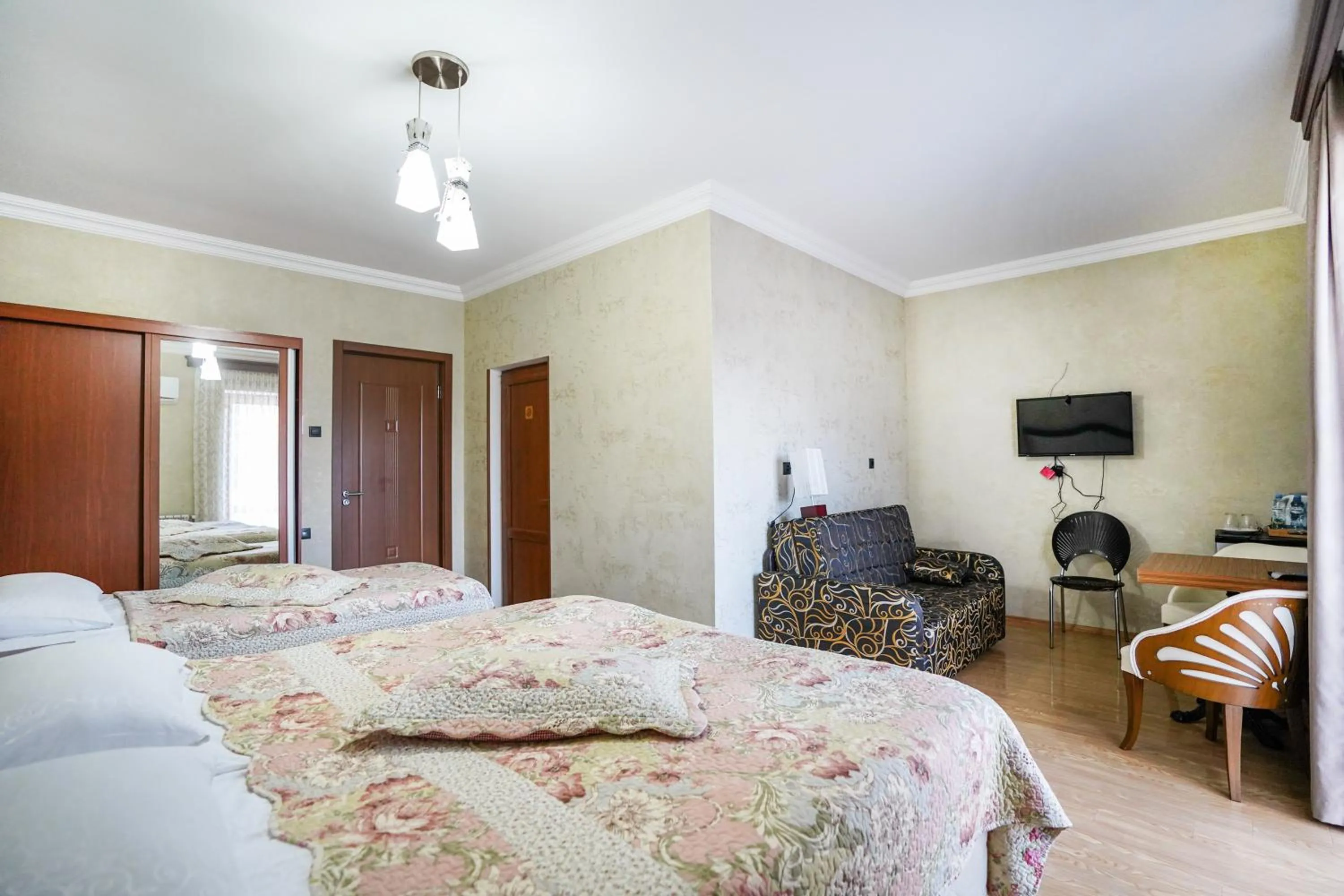 Communal lounge/ TV room, Bed in Natali Hotel