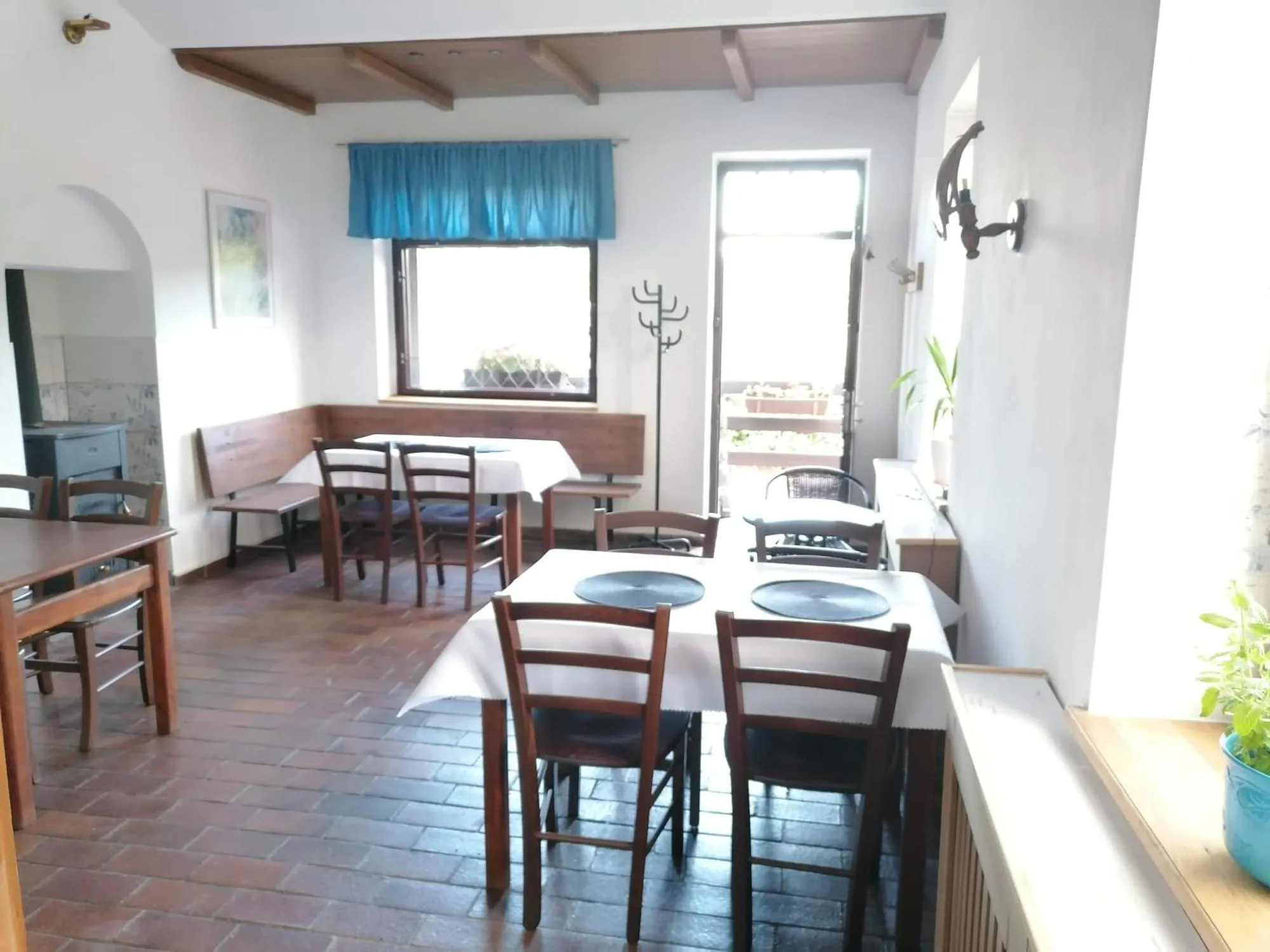 Restaurant/places to eat in Pension Egida