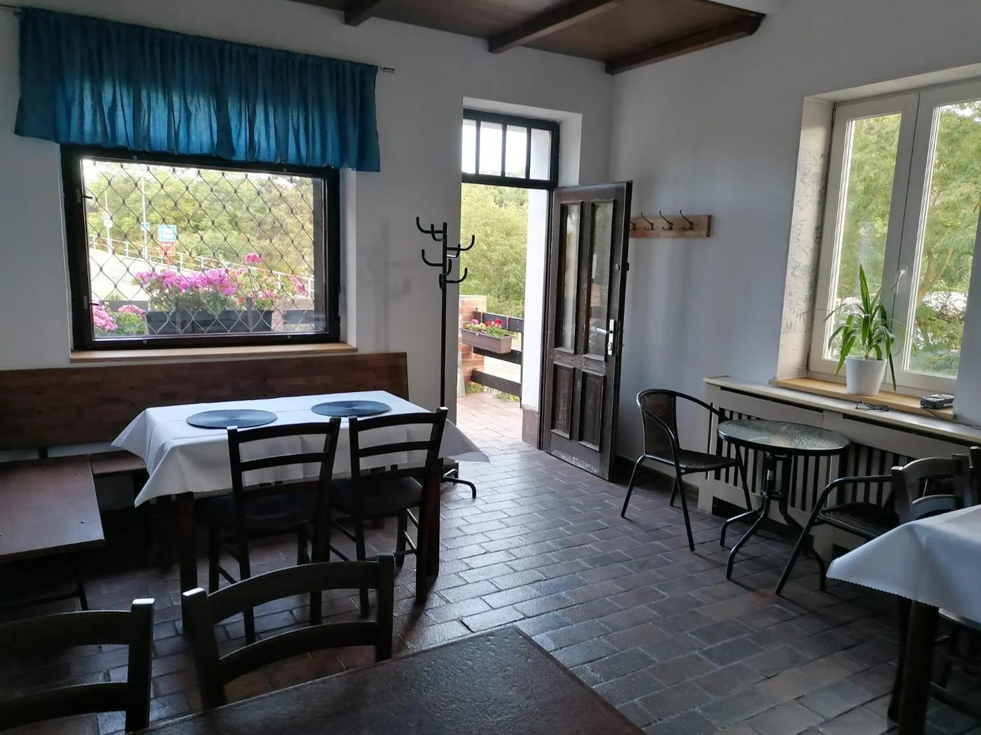 Restaurant/places to eat in Pension Egida