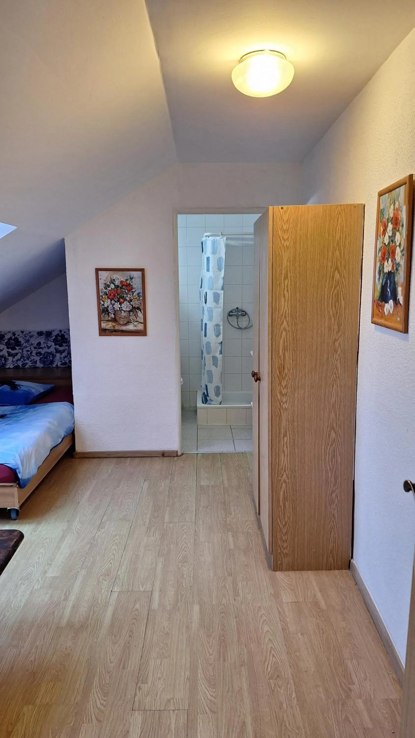 Shower, Bed in Pension Egida