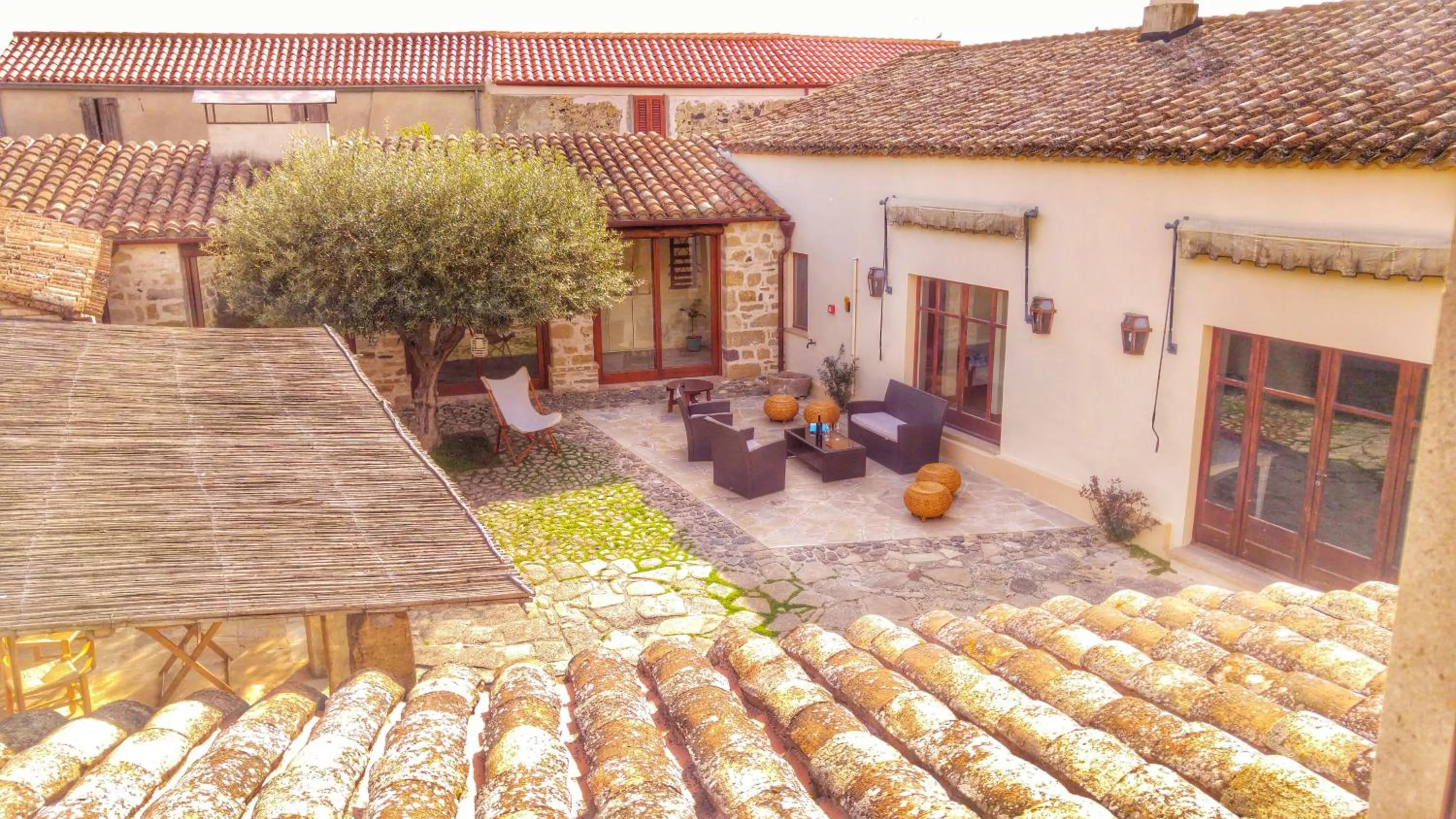 People in Il Borgo dell'Arcangelo