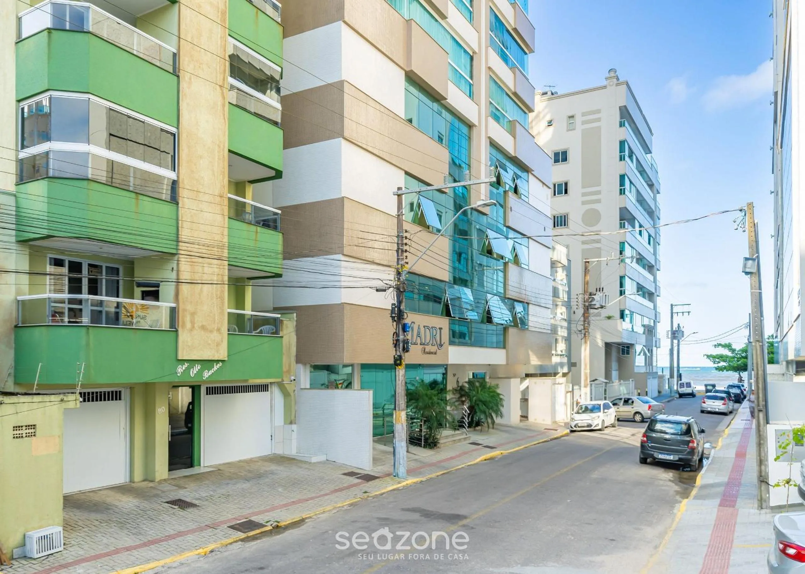 Facade/entrance in Apto a 60m do mar - Meia Praia Itapema OBS0301