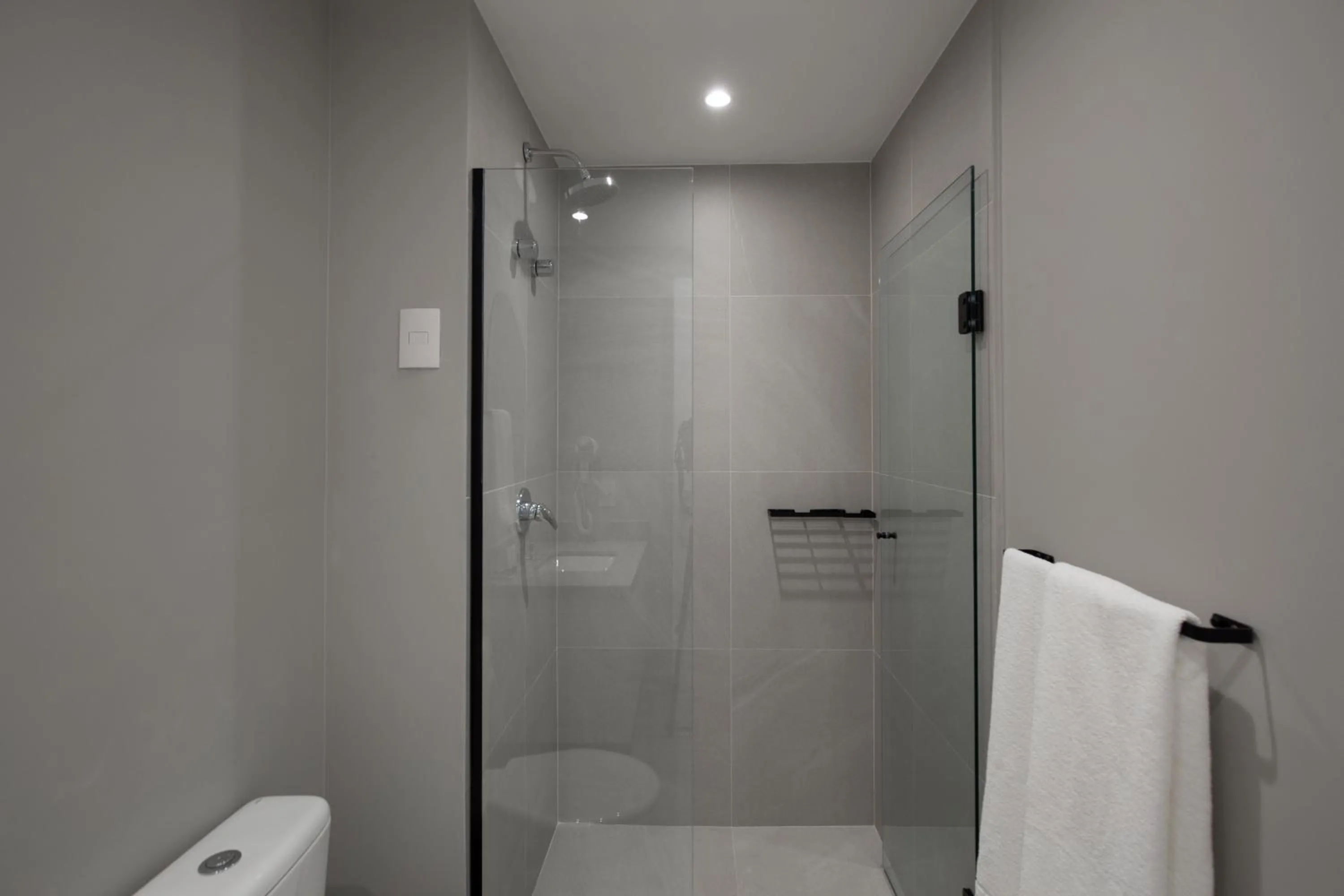 Shower in Charlie The Arch Moinhos