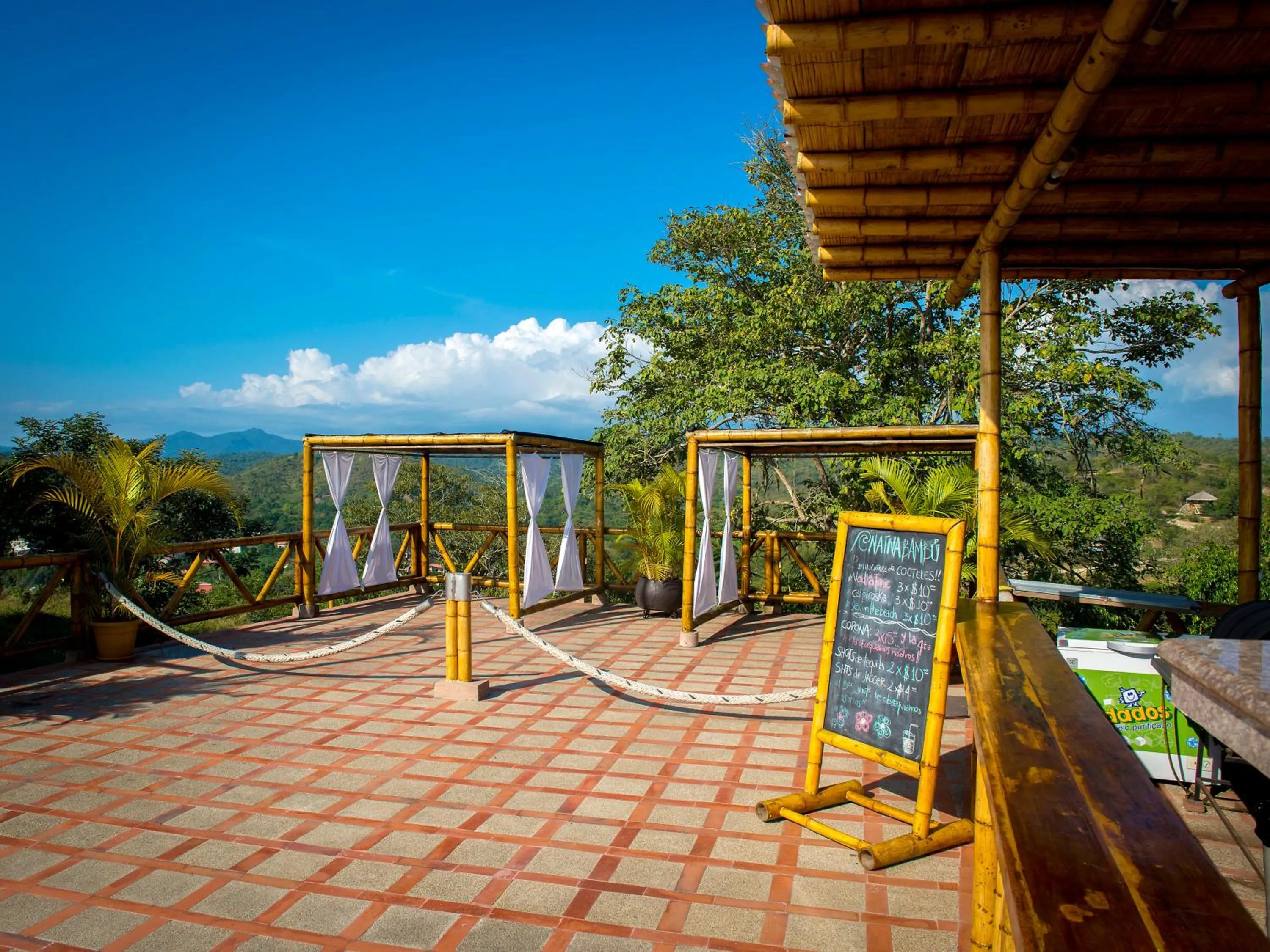 Restaurant/places to eat in Nativa Bambu Ecolodge