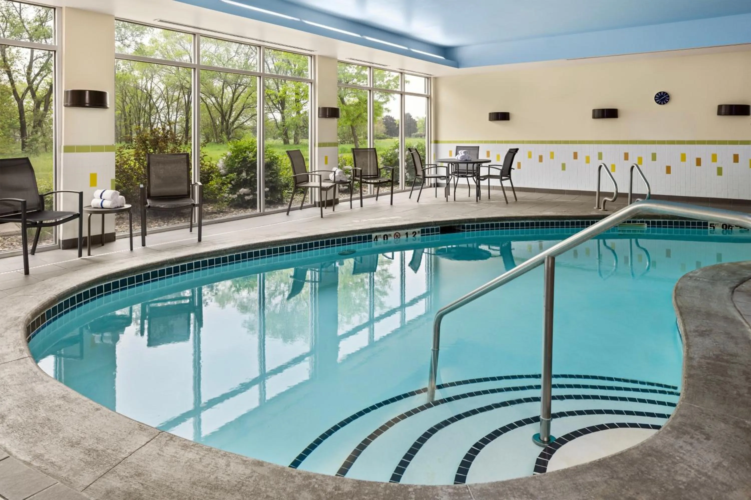 Swimming pool in Fairfield Inn & Suites by Marriott Waterloo Cedar Falls