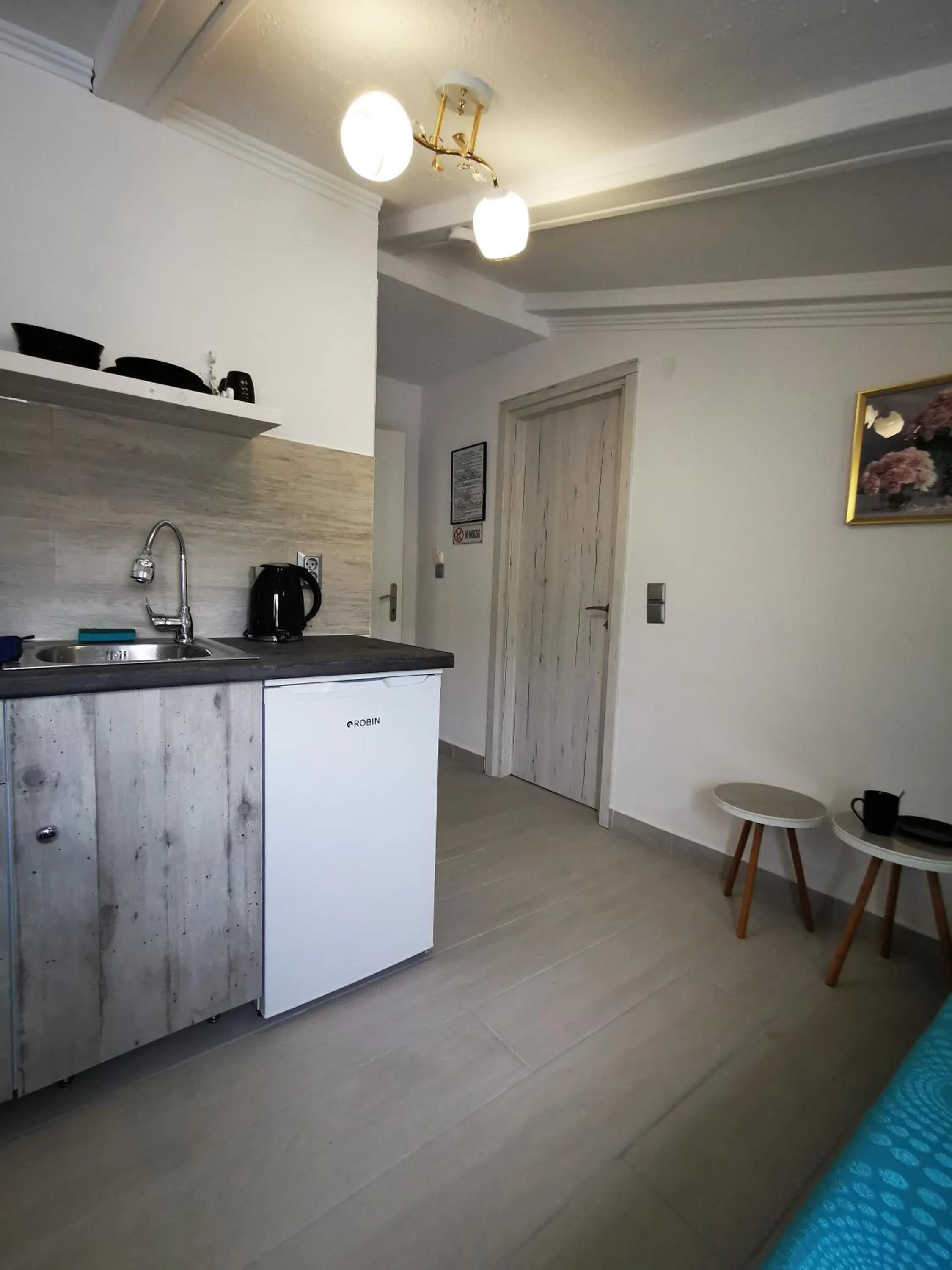 Kitchen or kitchenette in Anthis Studios