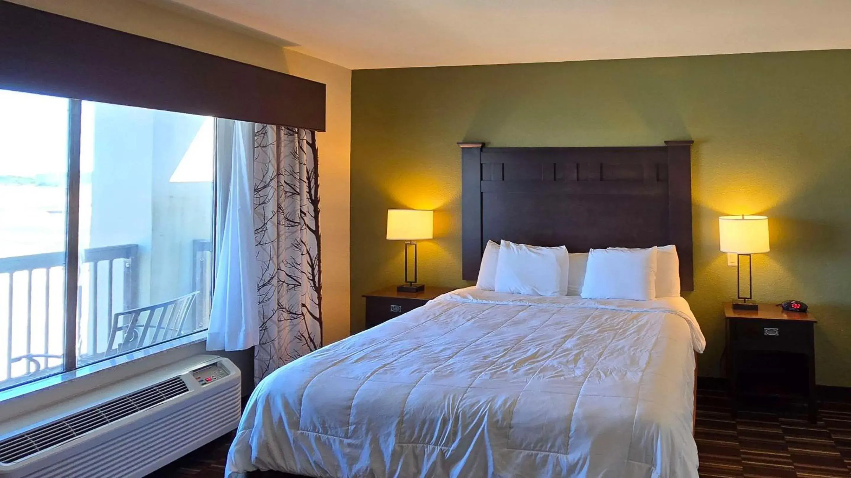 Bedroom, Bed in Comfort Inn & Suites Beeville Bedroom, Bed in Comfort Inn & Suites Beeville