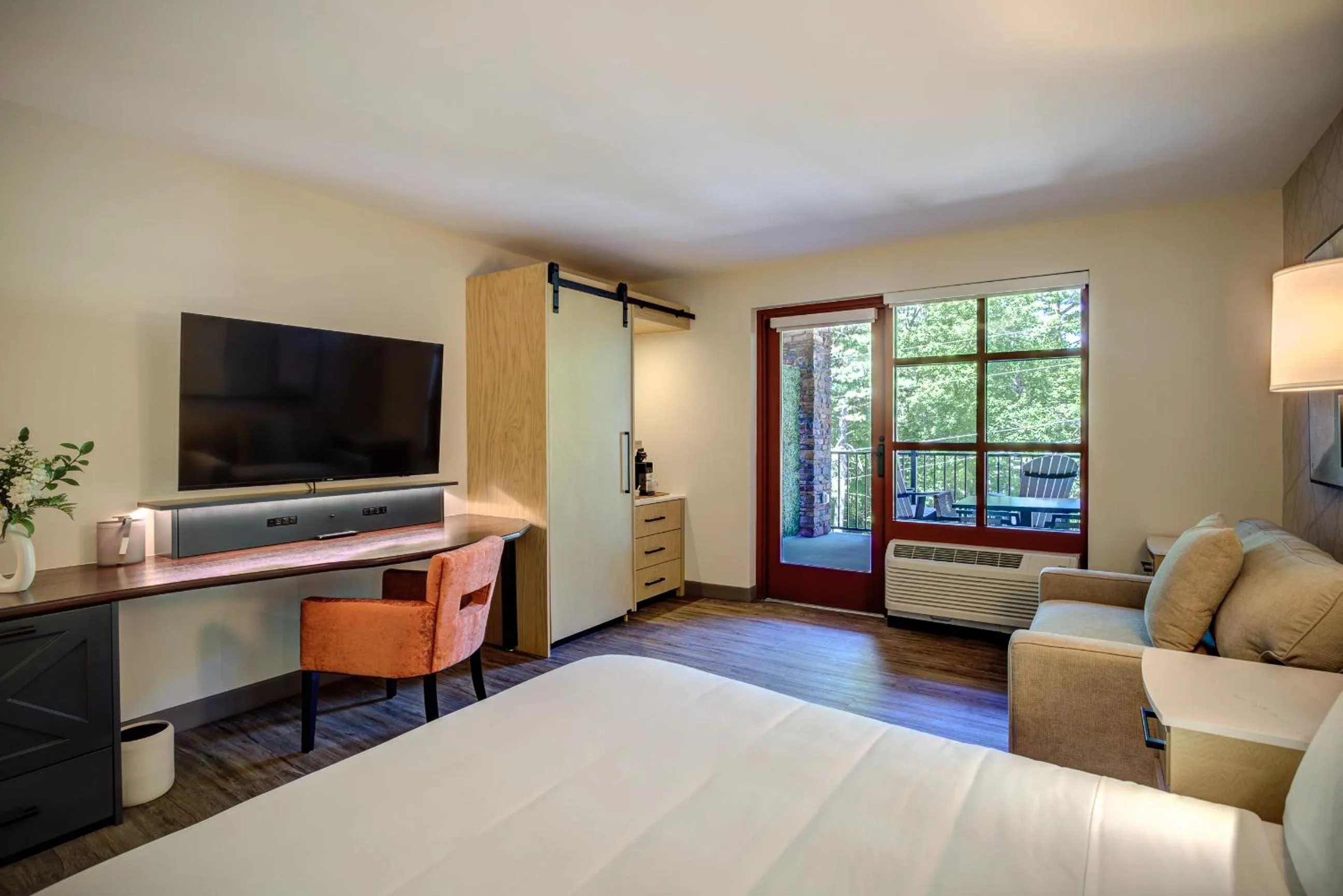 Patio, Bed in The Embers Hotel