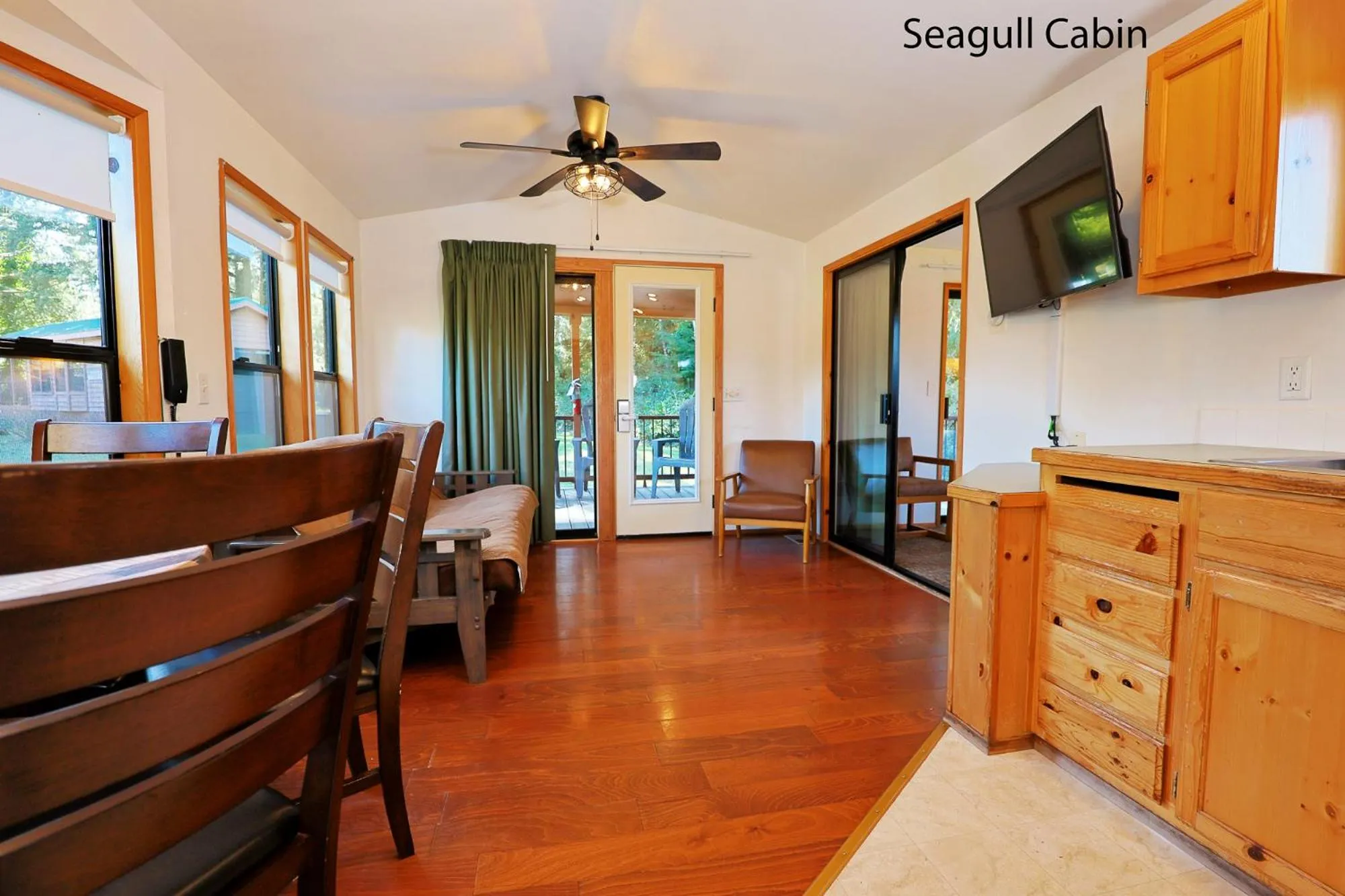 TV and multimedia in Park Motel and Cabins