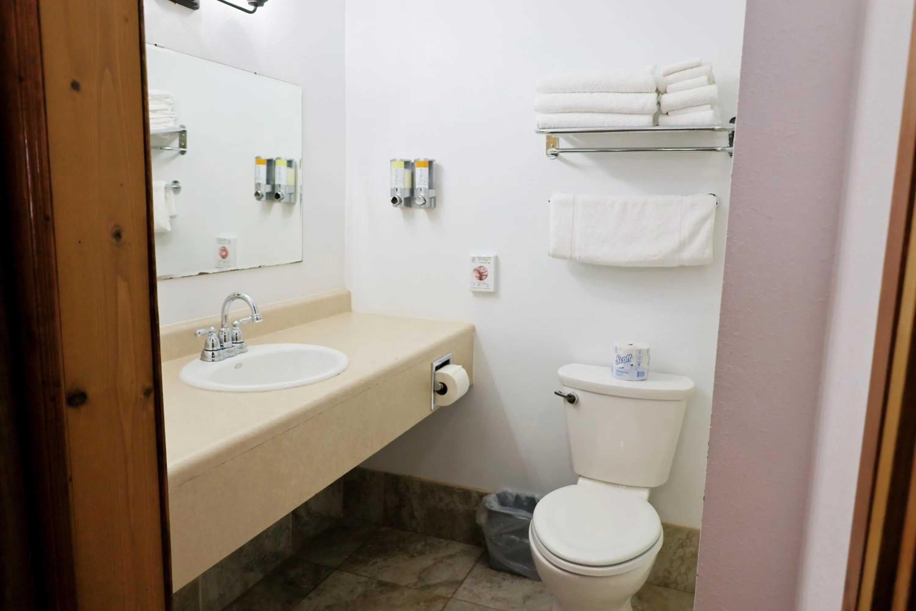 Bathroom in Park Motel and Cabins