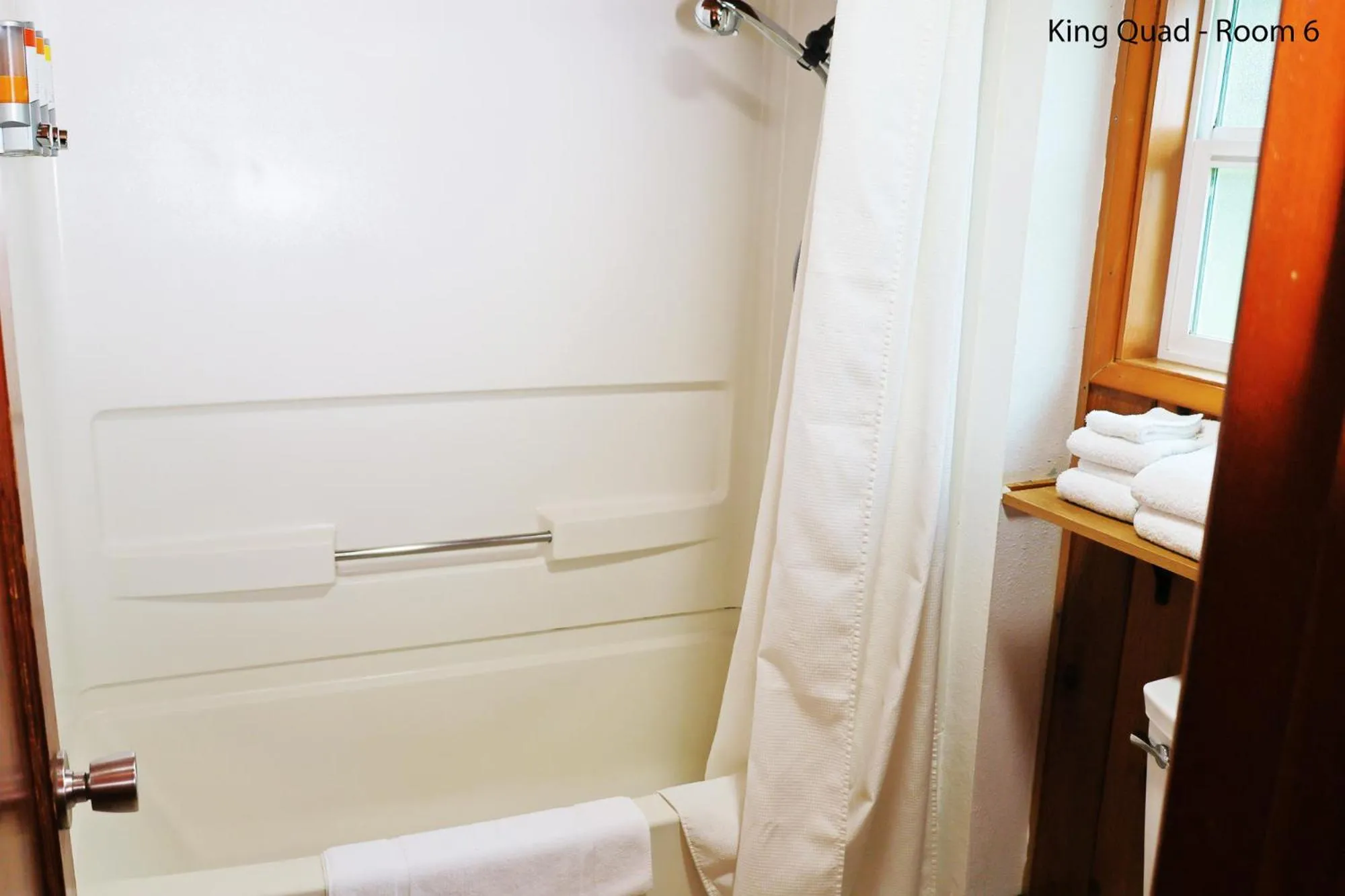 Shower in Park Motel and Cabins