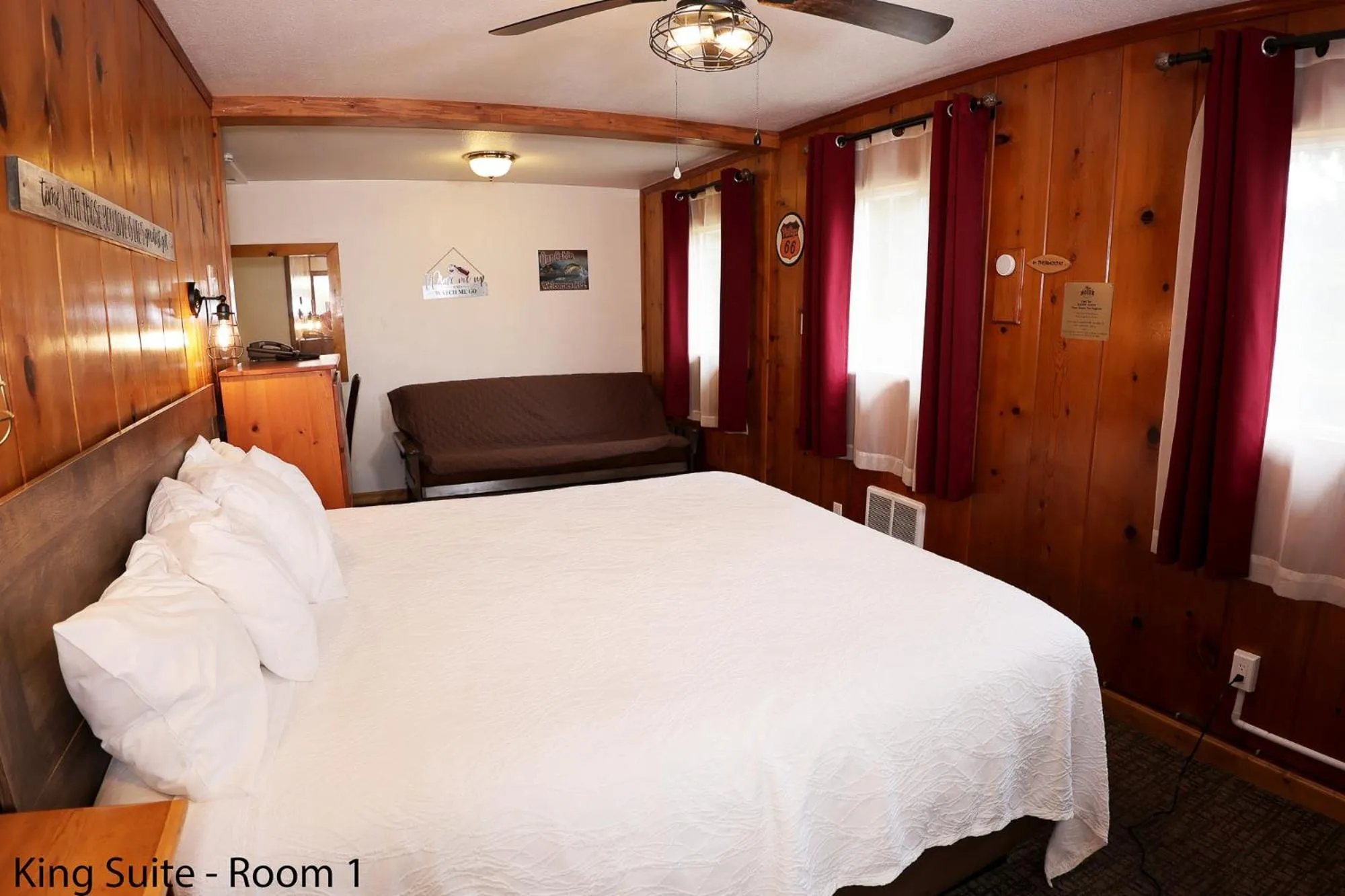 Bedroom, Bed in Park Motel and Cabins