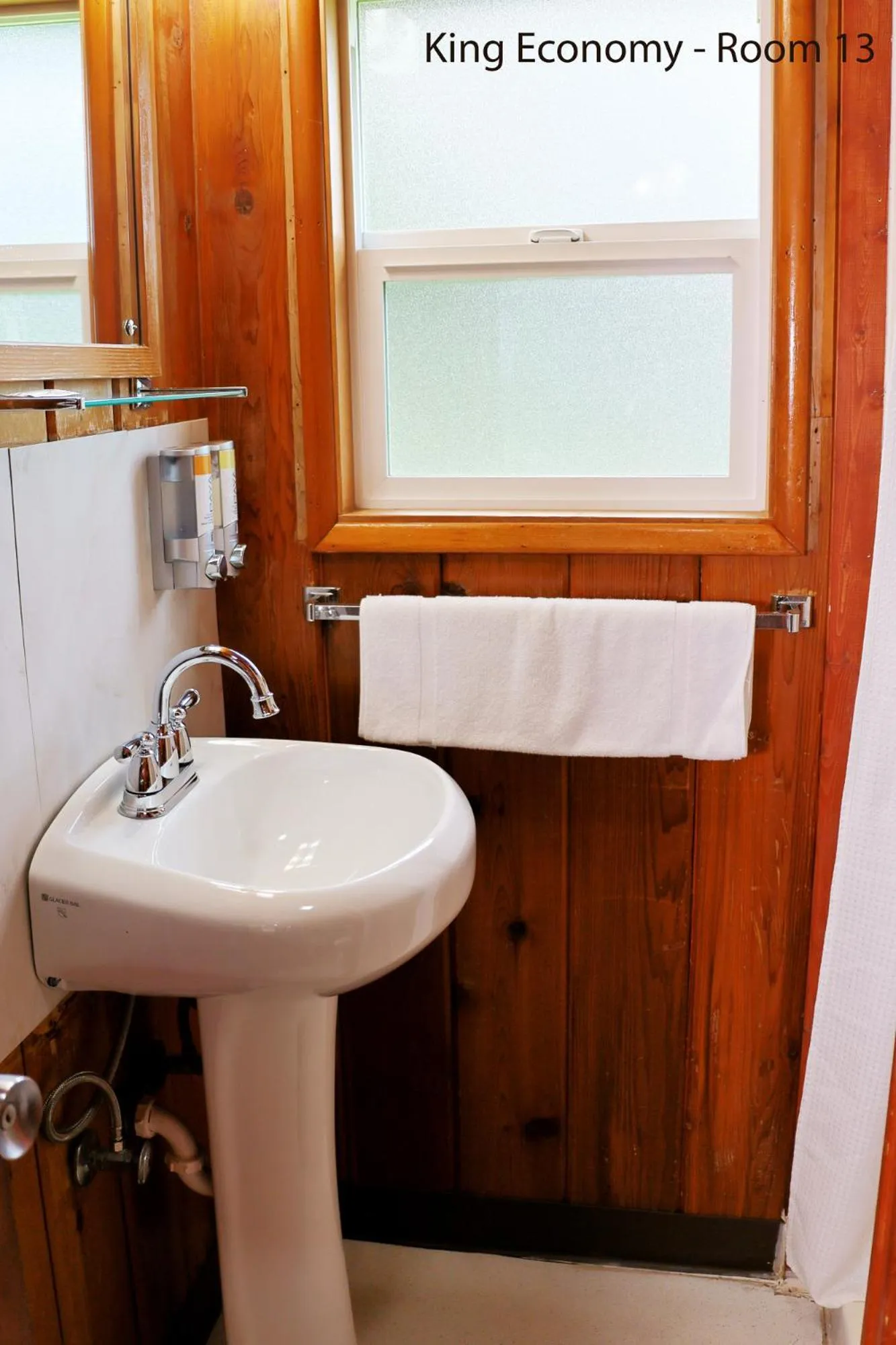 Bathroom in Park Motel and Cabins