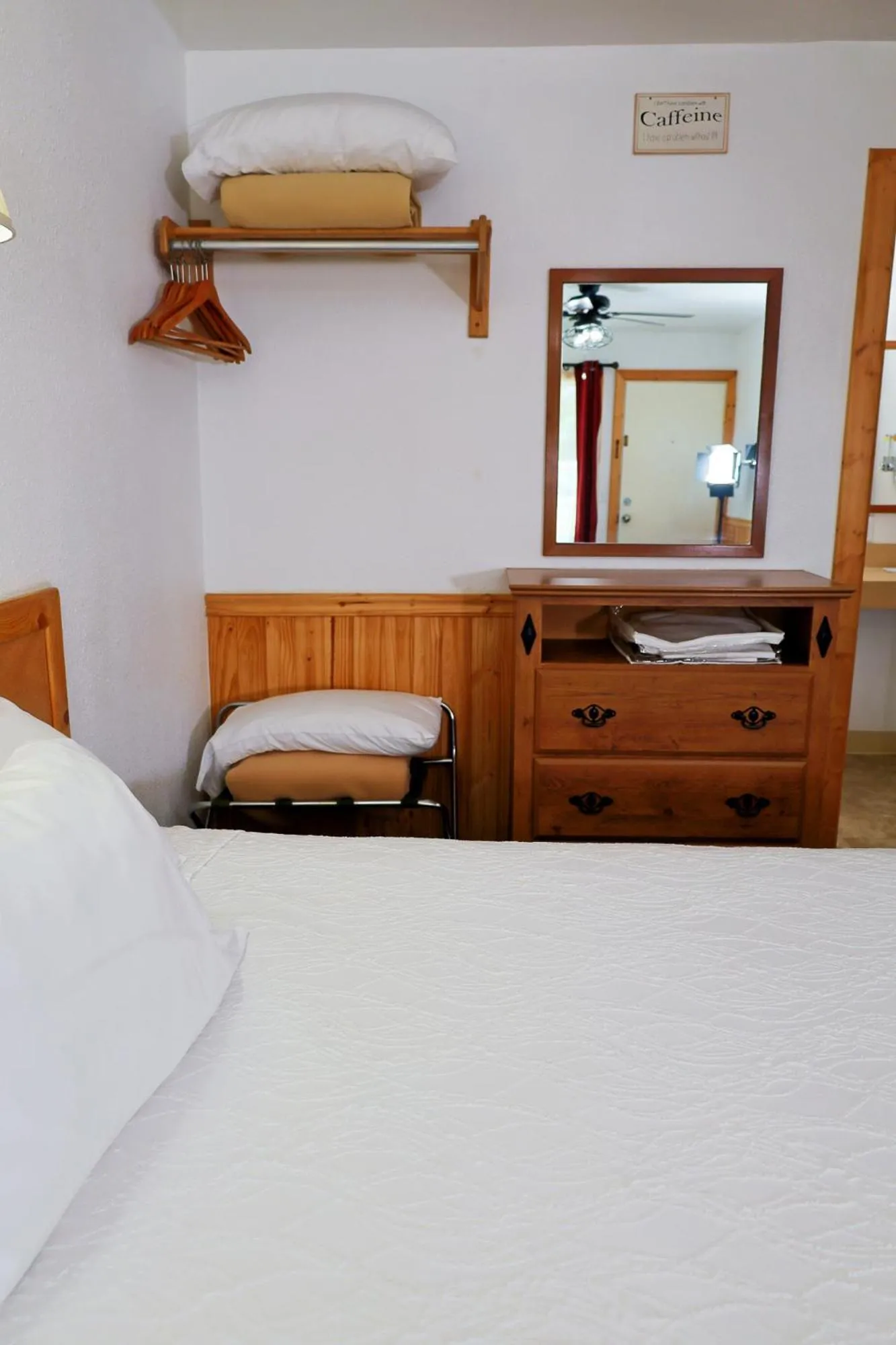 Bed in Park Motel and Cabins