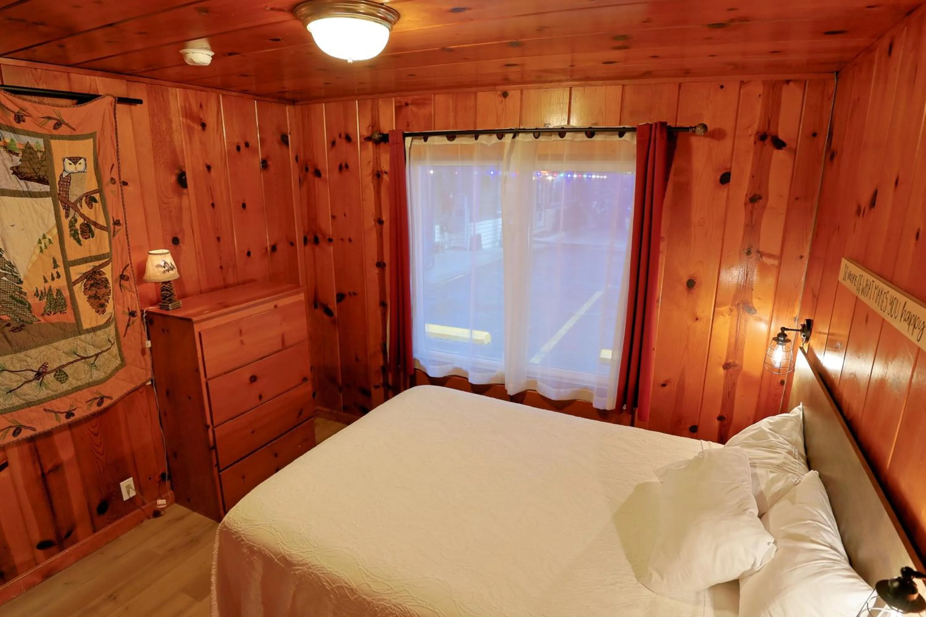 Bedroom, Bed in Park Motel and Cabins