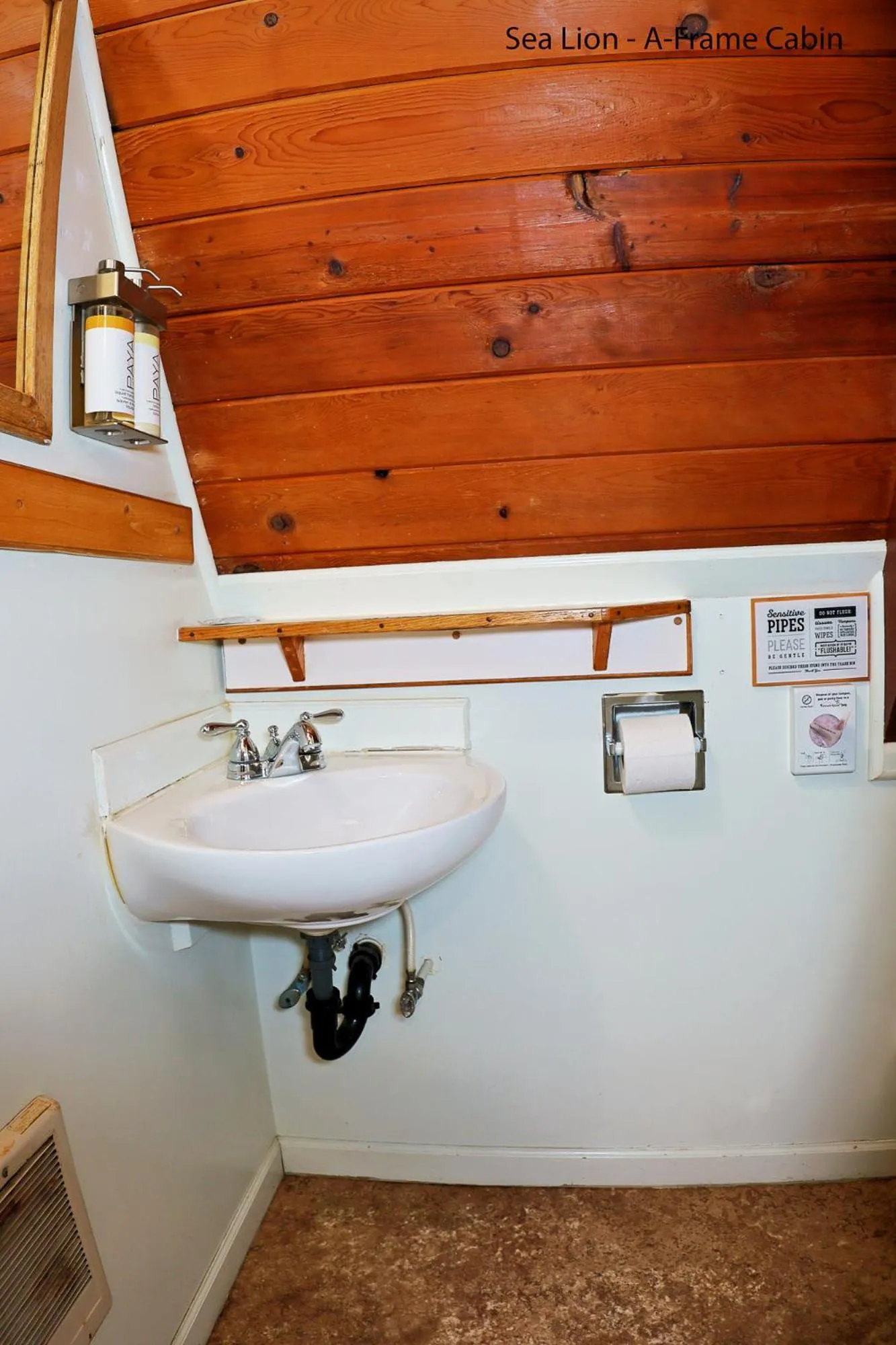 Bathroom in Park Motel and Cabins